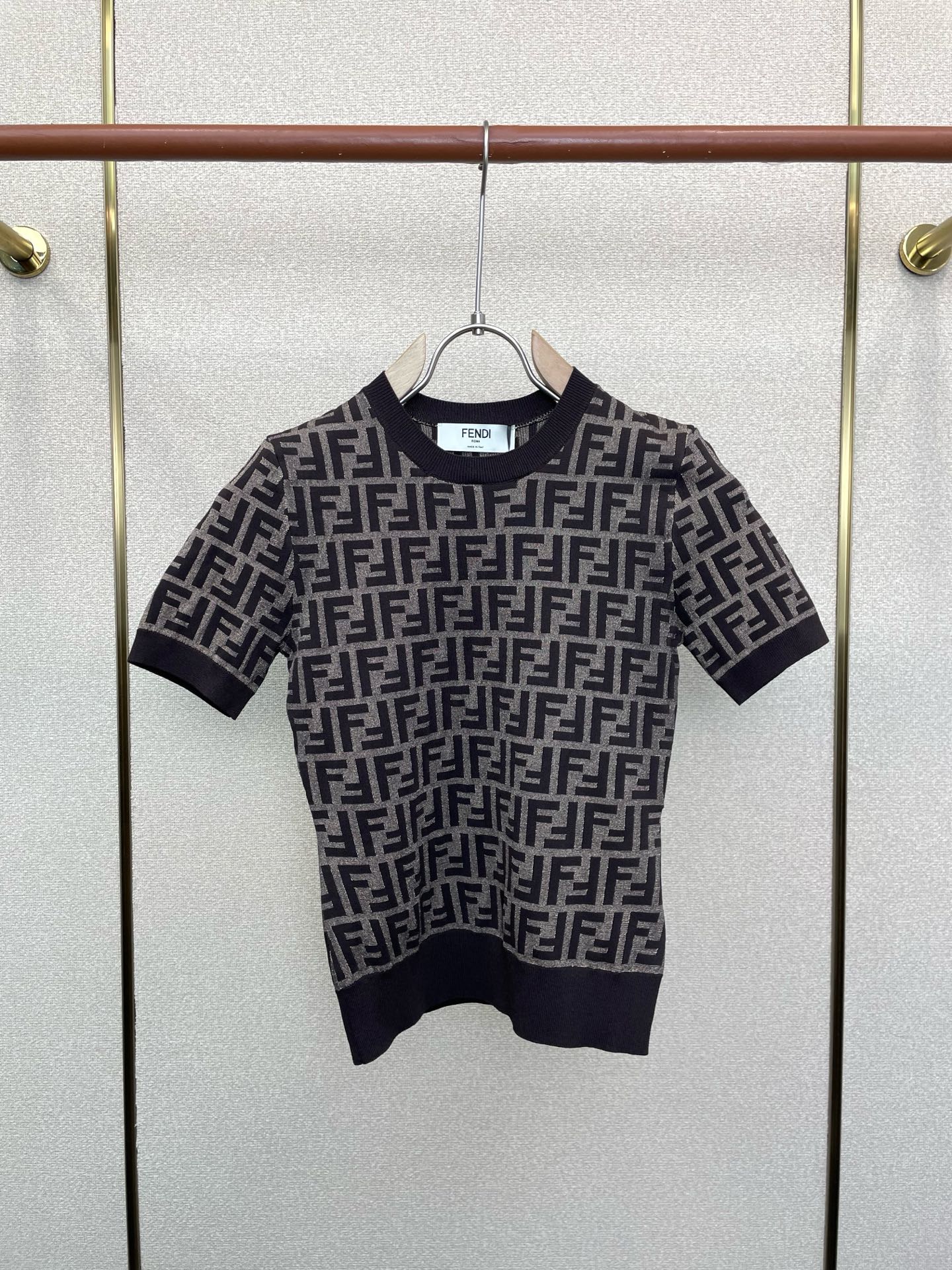FENDI芬迪👚砸锅卖铁都要上的新款👚新款女装休闲针织短袖 高端版本！独特设计 专柜定制面料 透气舒适度