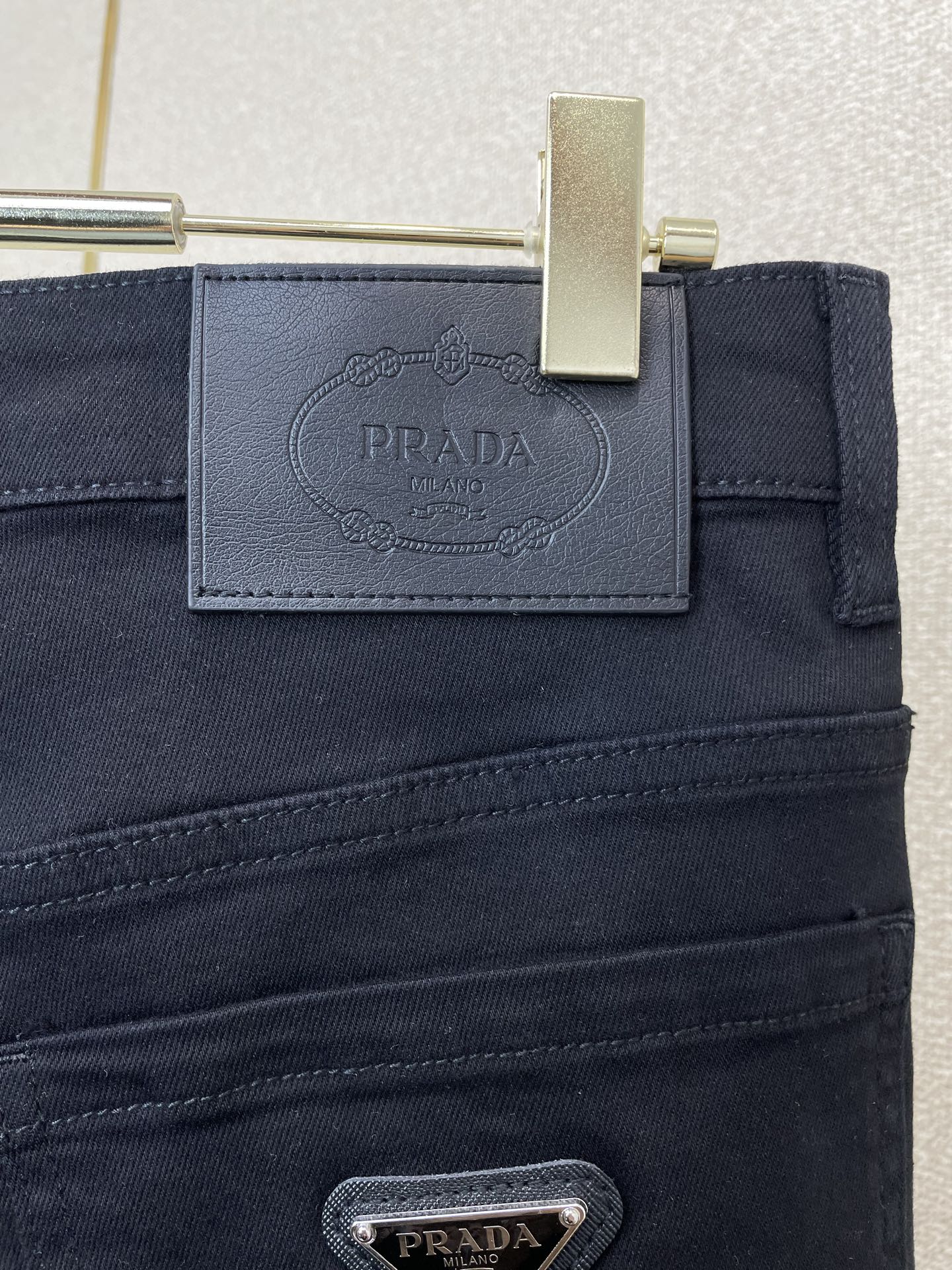 Prada普拉达💥砸锅卖铁都要上的新款新款牛仔短裤 高端版本 专柜定制面料 透气舒适度高，细节无可挑剔，