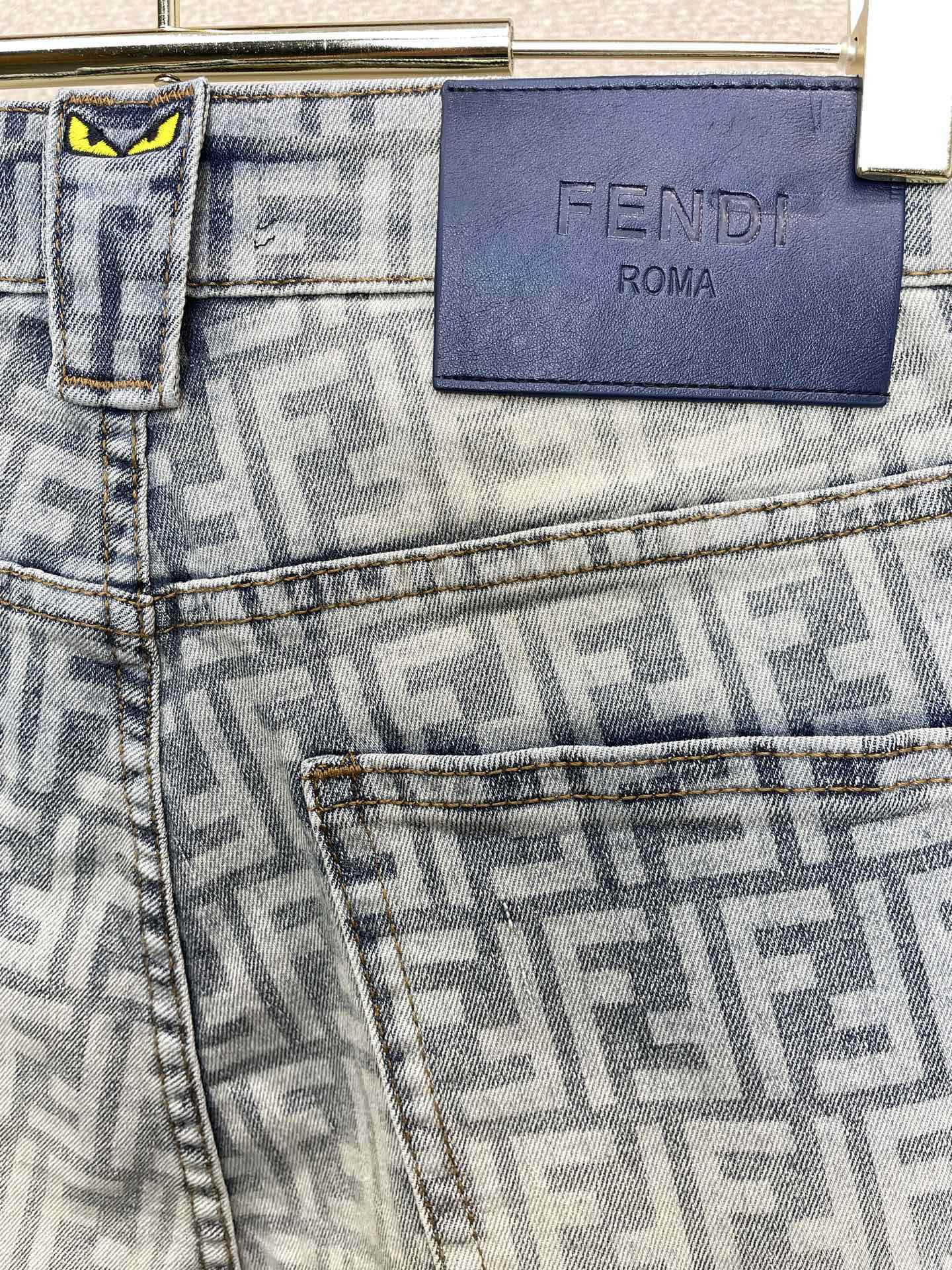 FENDI芬迪💥砸锅卖铁都要上的新款新款牛仔短裤 高端版本 专柜定制面料 透气舒适度高，细节无可挑剔，品
