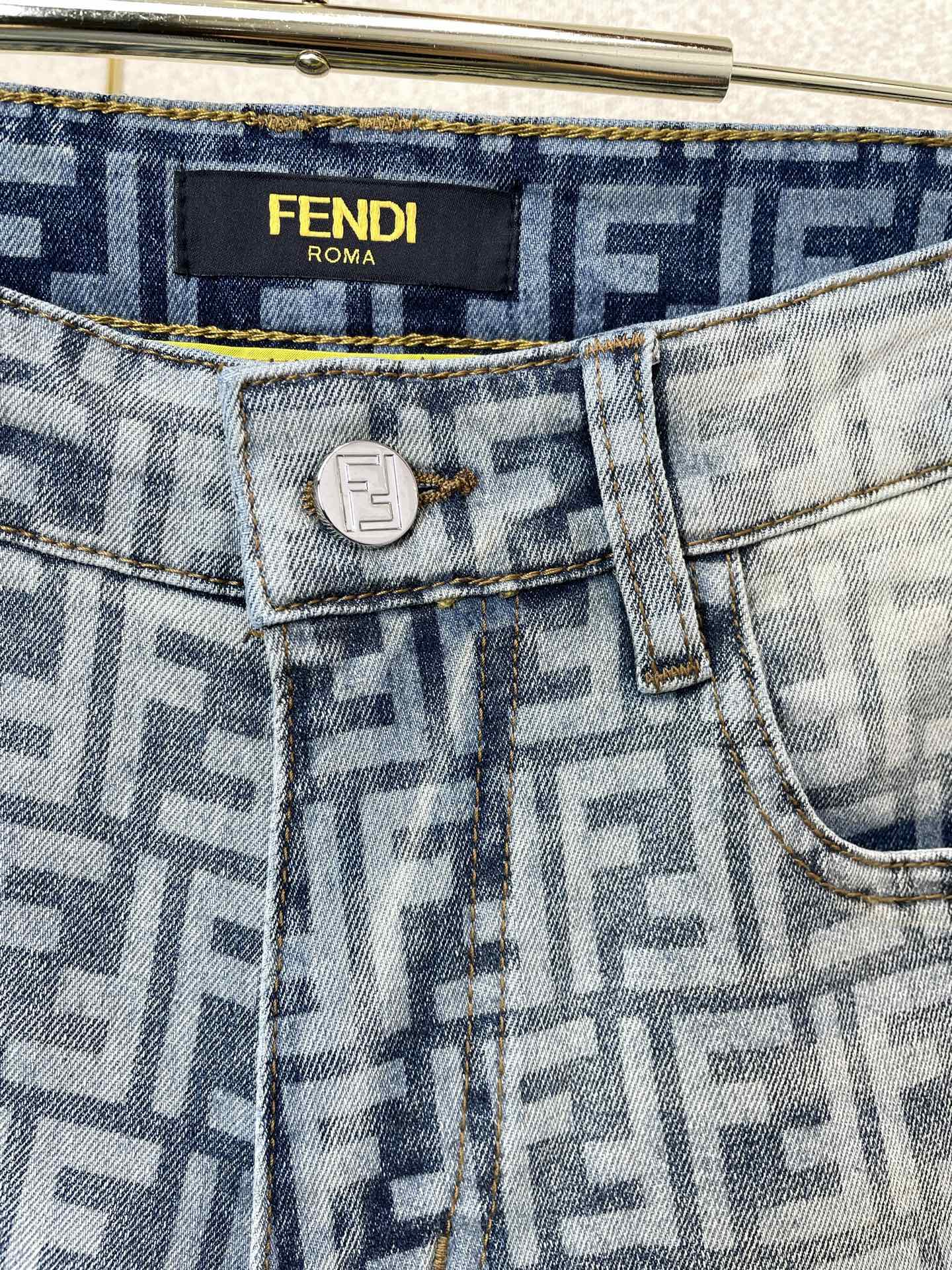 FENDI芬迪💥砸锅卖铁都要上的新款新款牛仔短裤 高端版本 专柜定制面料 透气舒适度高，细节无可挑剔，品