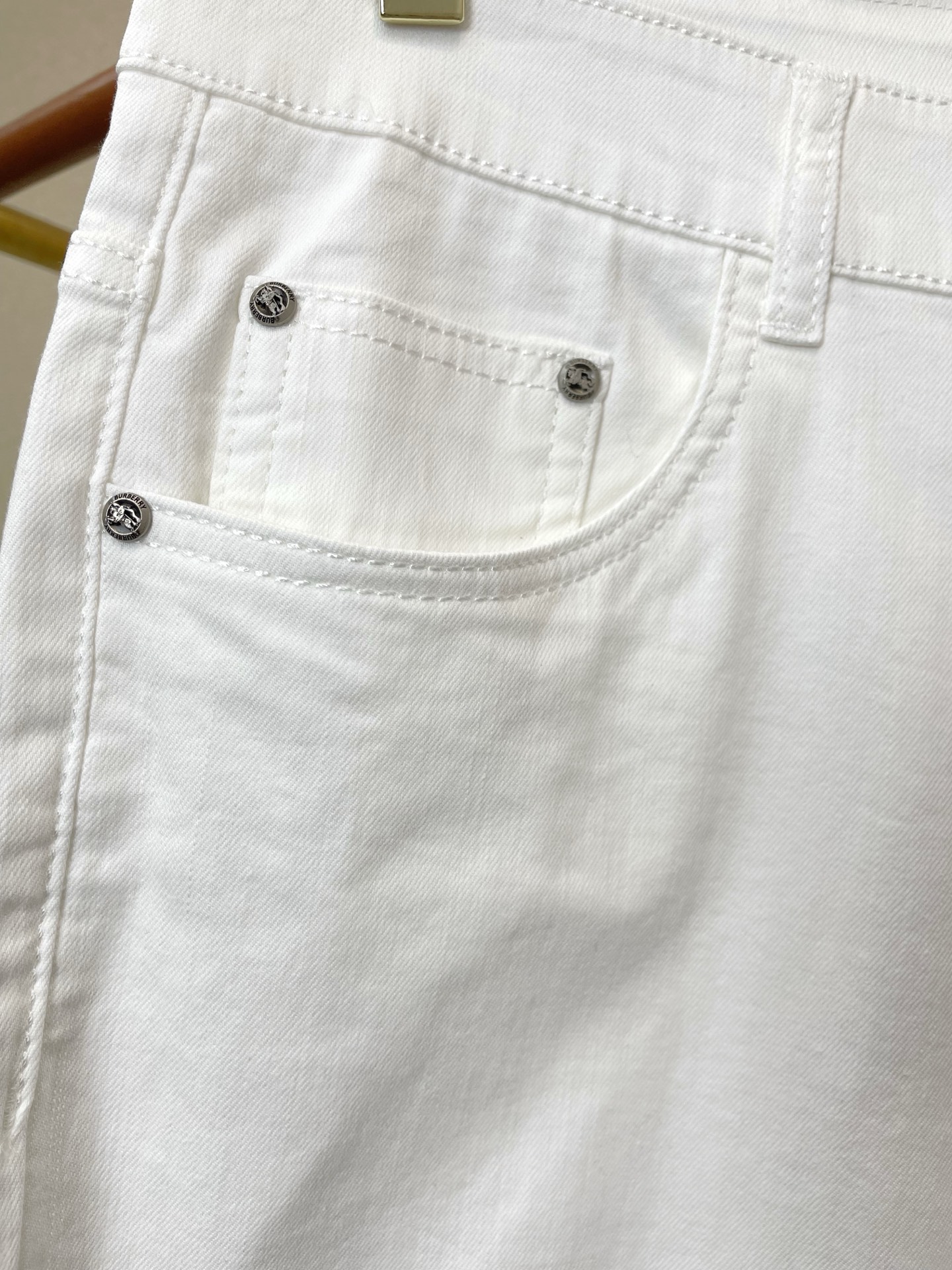 Burberry巴宝莉💥砸锅卖铁都要上的新款新款牛仔裤👖高端版本 专柜定制面料 透气舒适度高，细节无可挑