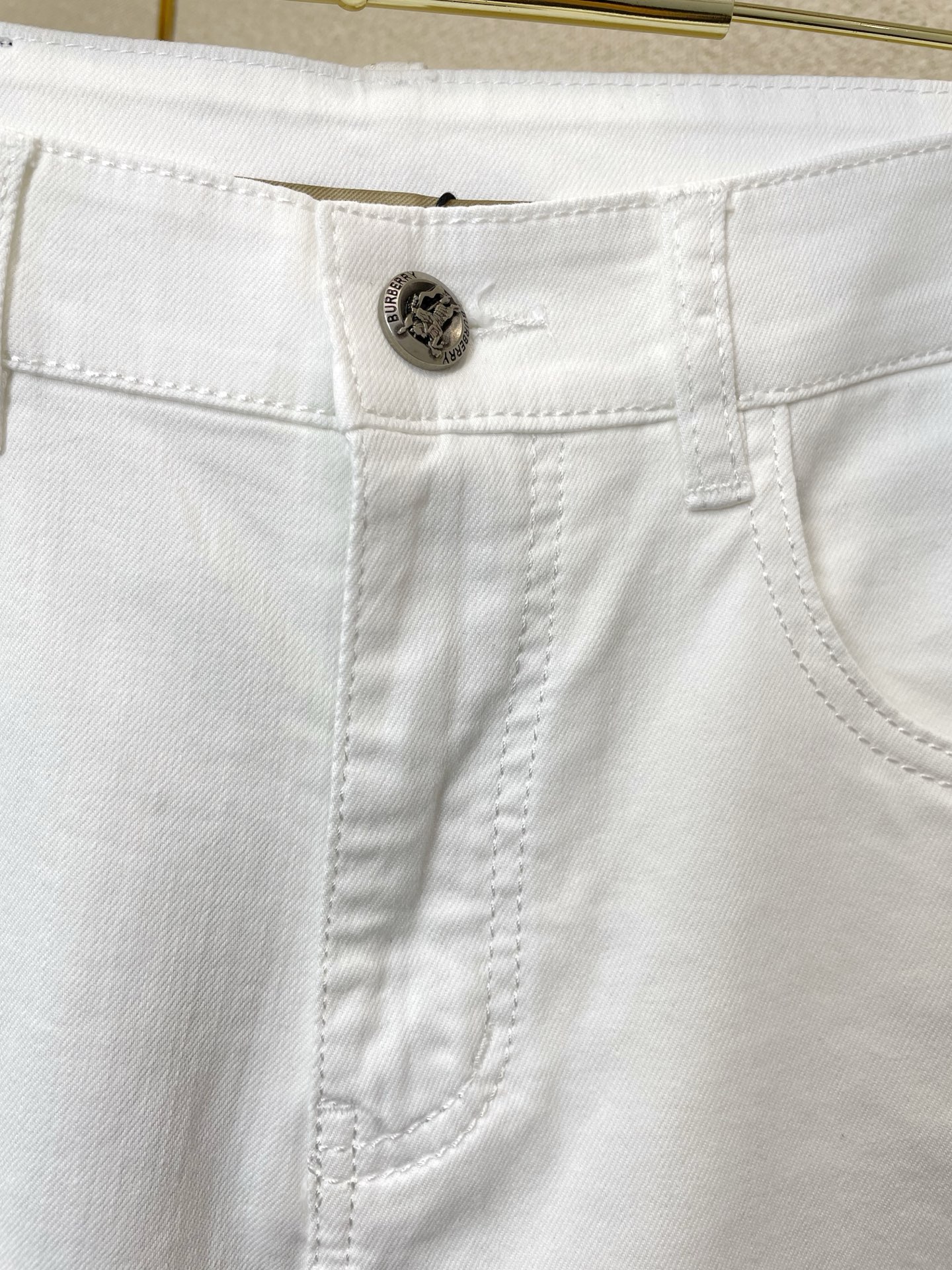 Burberry巴宝莉💥砸锅卖铁都要上的新款新款牛仔裤👖高端版本 专柜定制面料 透气舒适度高，细节无可挑