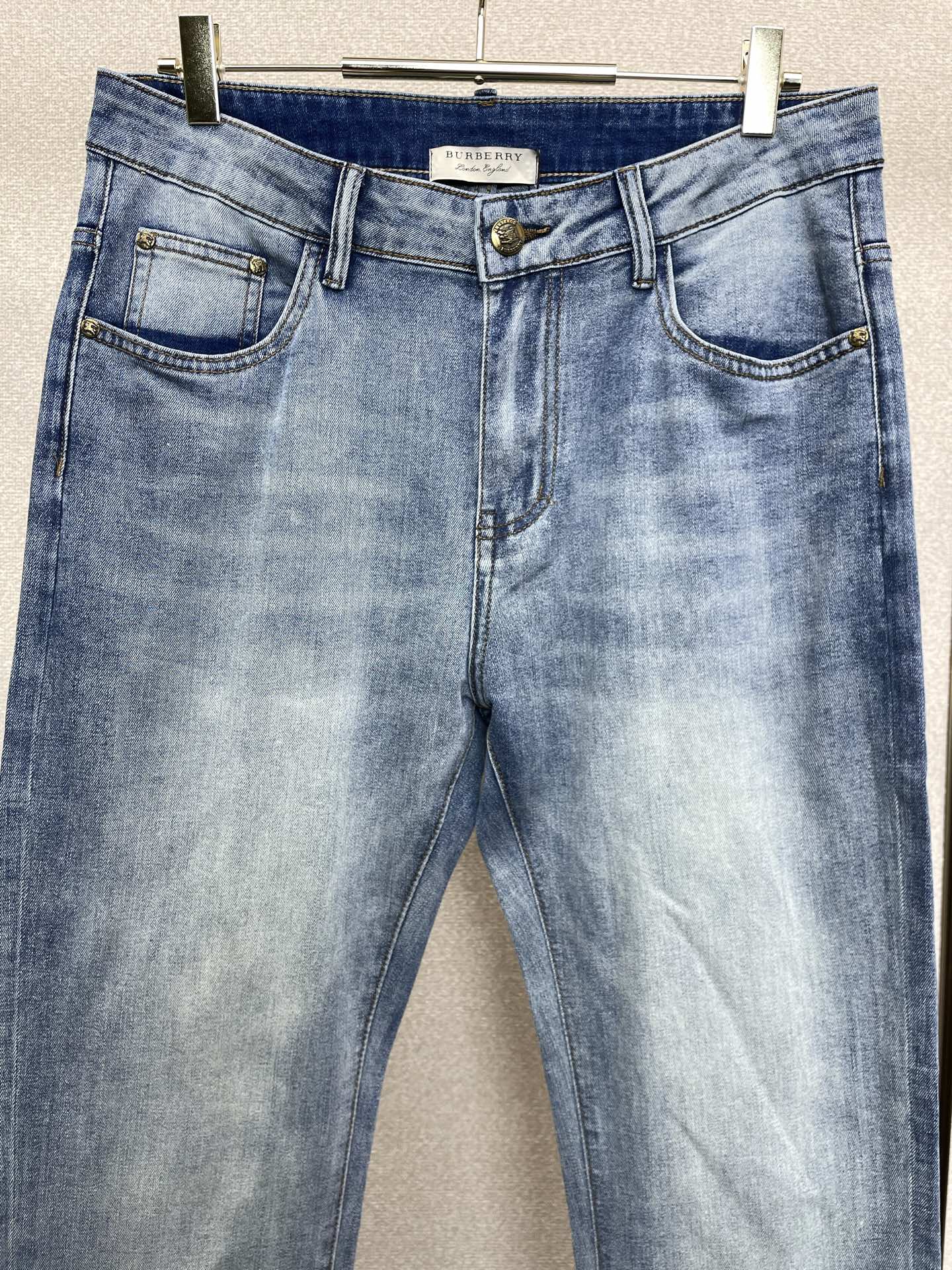 Burberry巴宝莉💥砸锅卖铁都要上的新款新款牛仔裤👖高端版本 专柜定制面料 透气舒适度高，细节无可挑