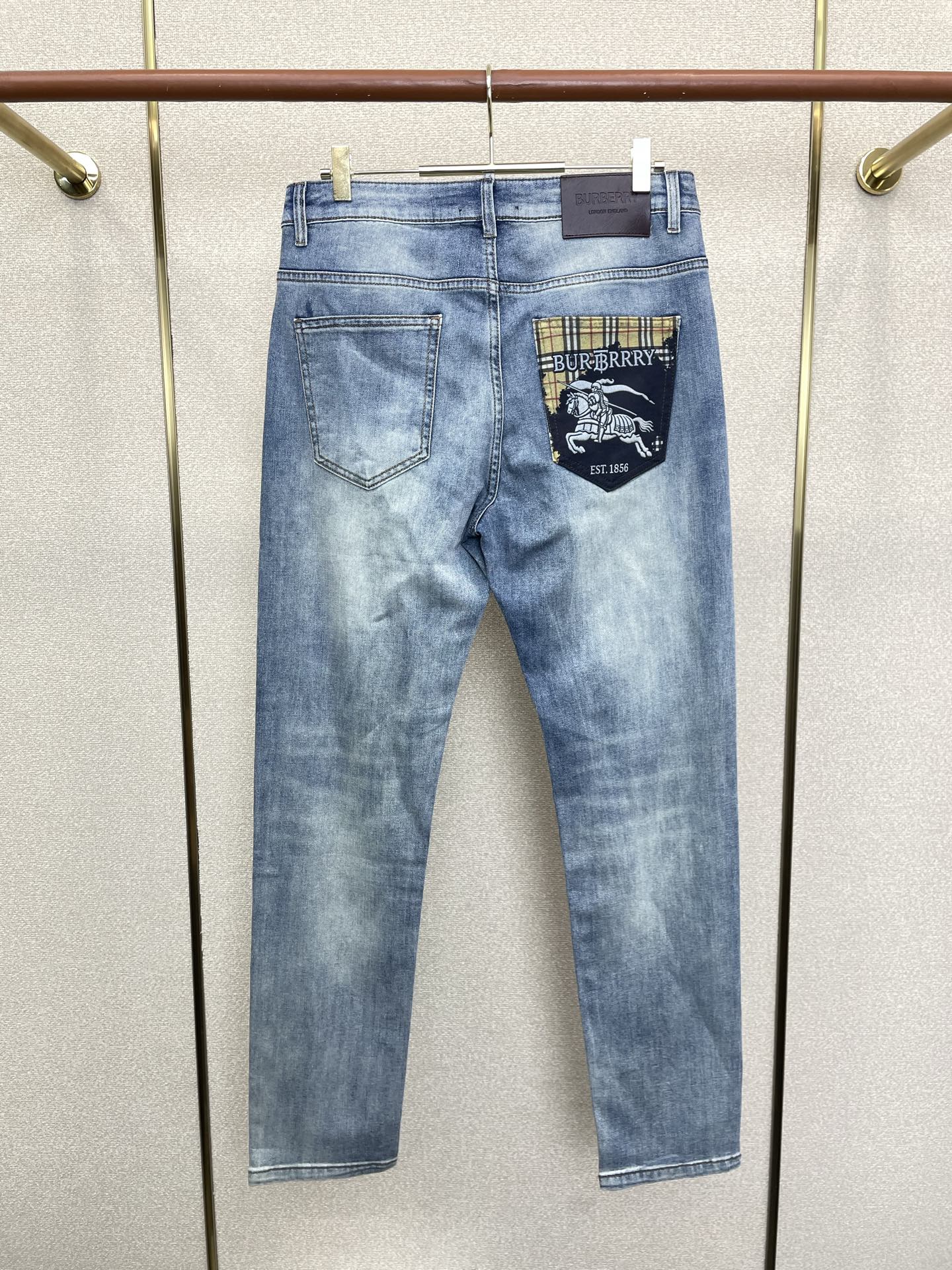 Burberry巴宝莉💥砸锅卖铁都要上的新款新款牛仔裤👖高端版本 专柜定制面料 透气舒适度高，细节无可挑