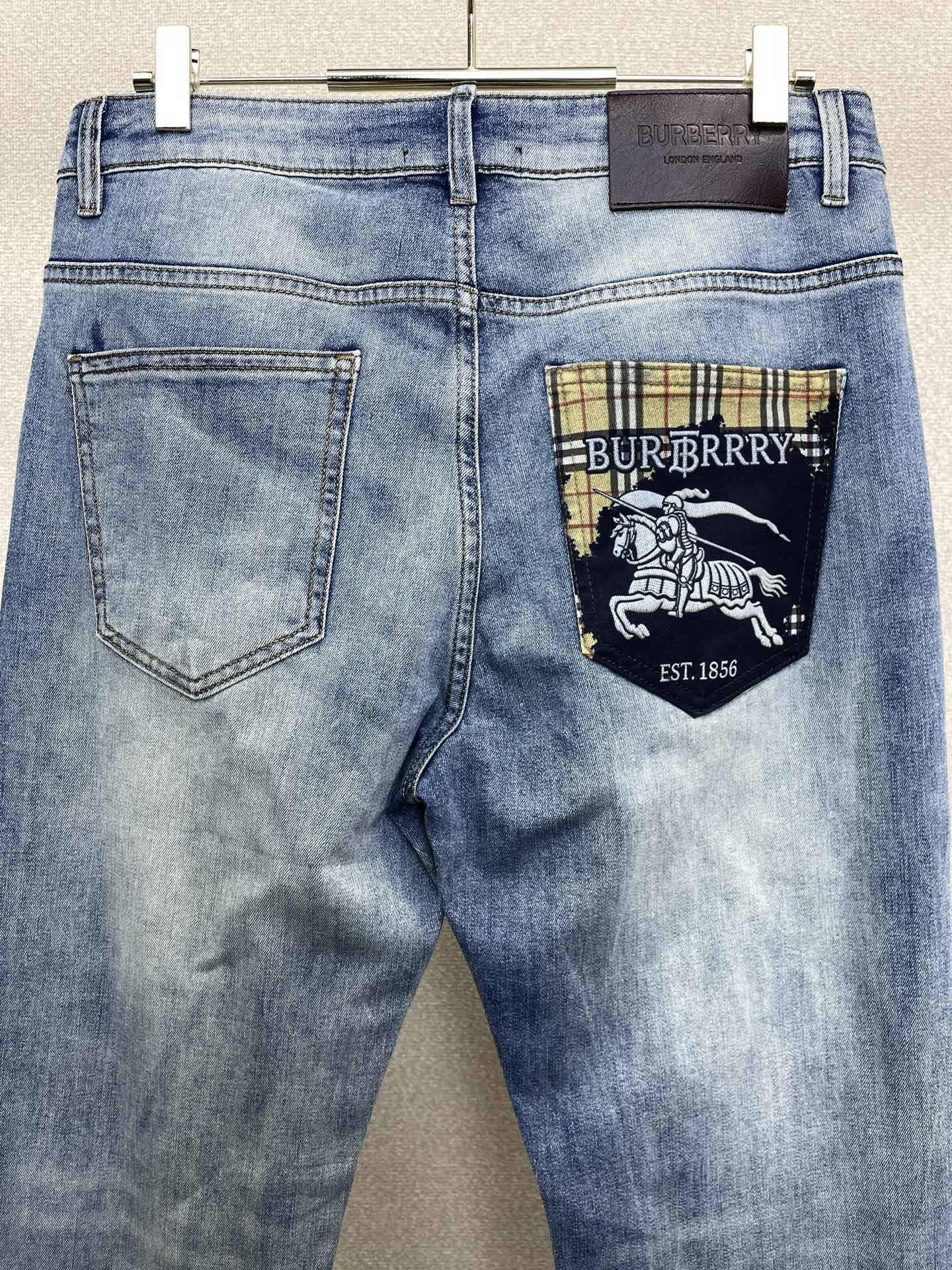 Burberry巴宝莉💥砸锅卖铁都要上的新款新款牛仔裤👖高端版本 专柜定制面料 透气舒适度高，细节无可挑