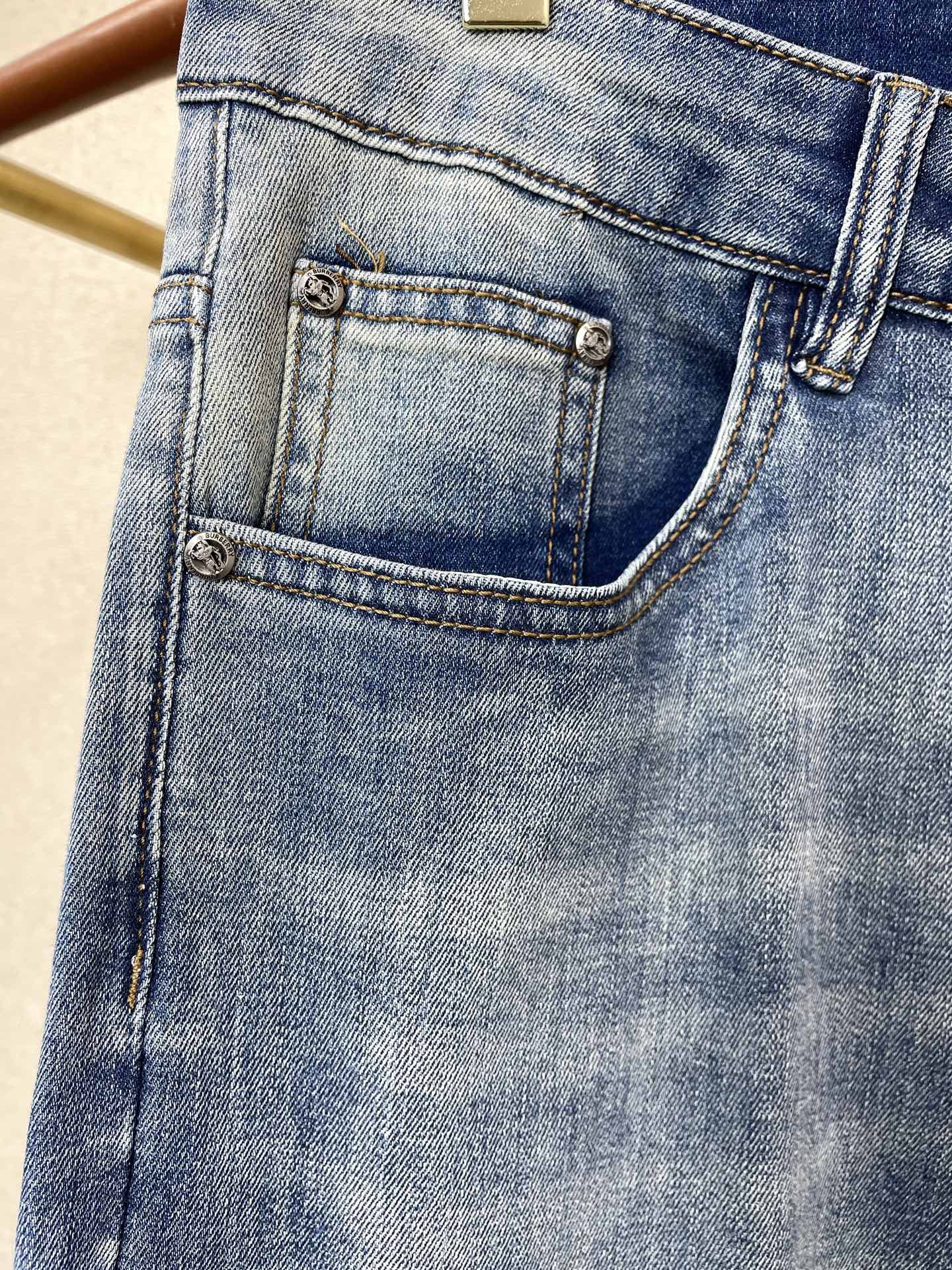 Burberry巴宝莉💥砸锅卖铁都要上的新款新款牛仔裤👖高端版本 专柜定制面料 透气舒适度高，细节无可挑