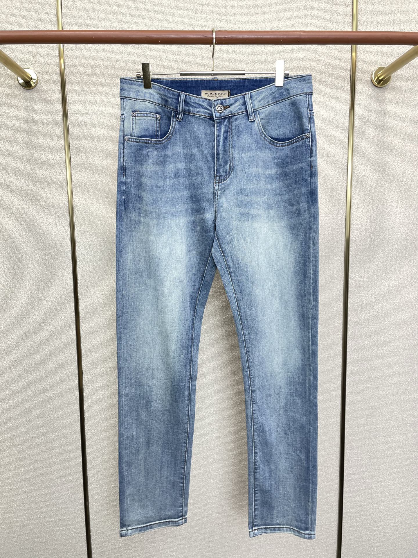 Burberry巴宝莉💥砸锅卖铁都要上的新款新款牛仔裤👖高端版本 专柜定制面料 透气舒适度高，细节无可挑