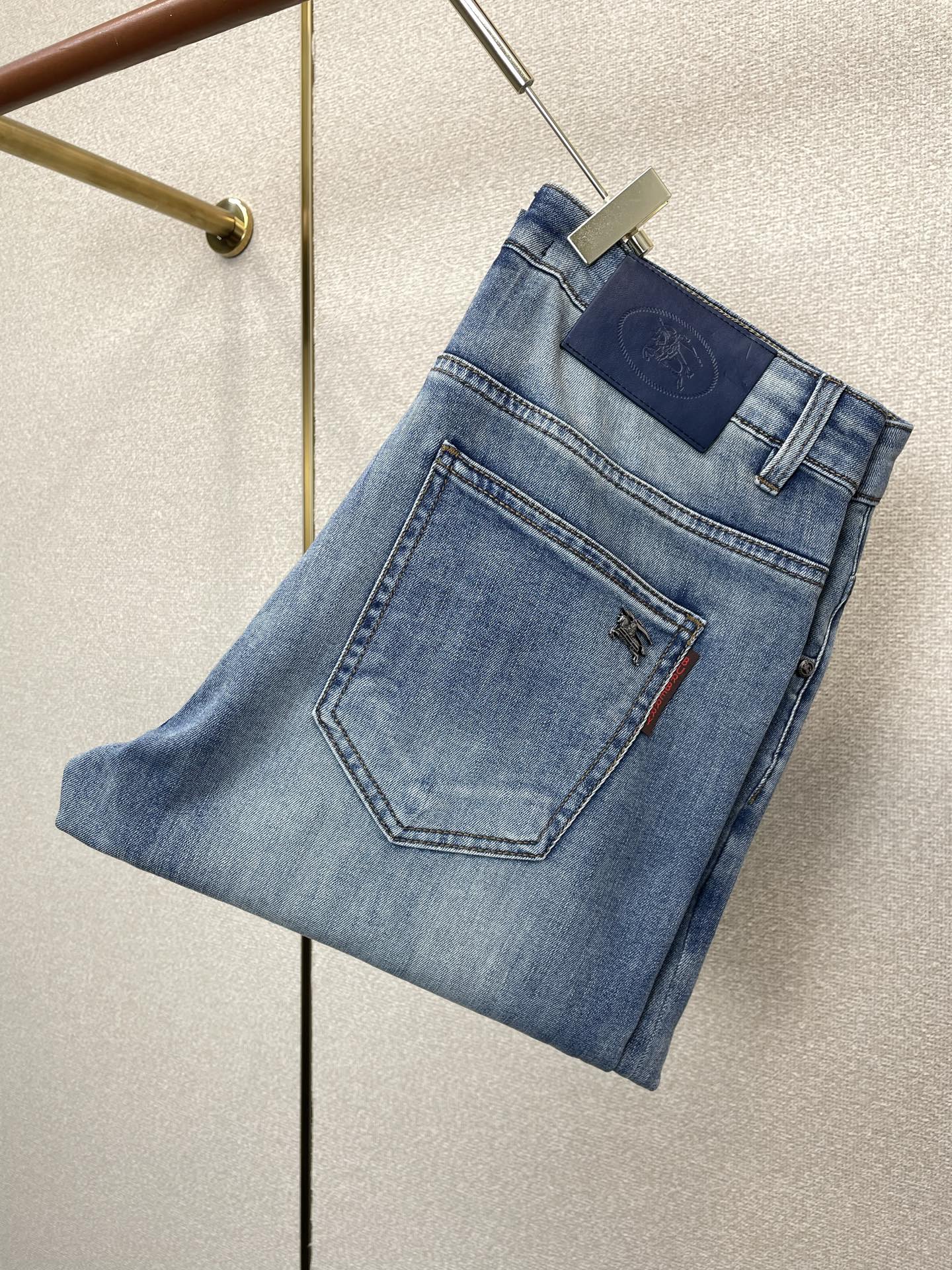 Burberry巴宝莉💥砸锅卖铁都要上的新款新款牛仔裤👖高端版本 专柜定制面料 透气舒适度高，细节无可挑