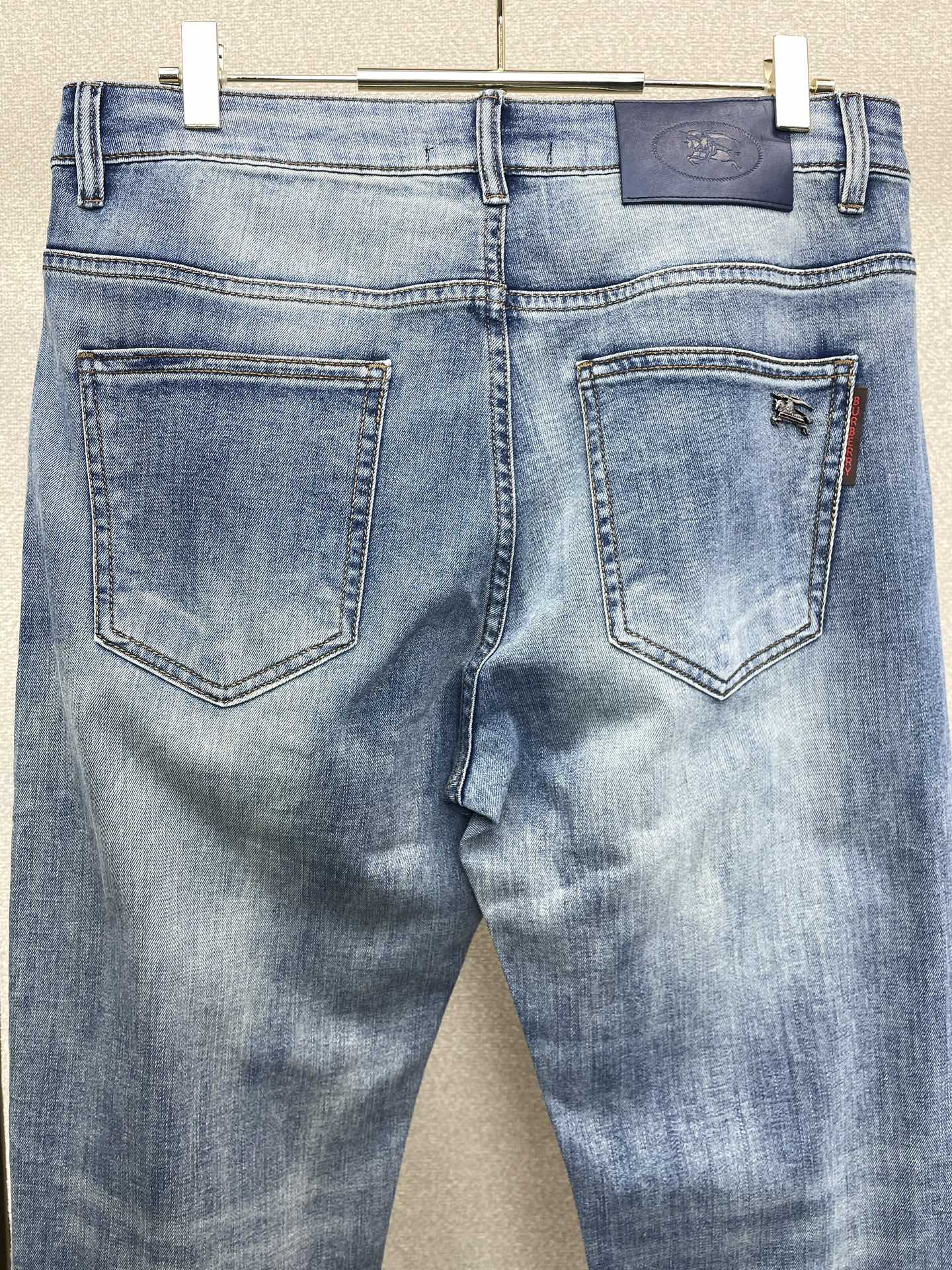 Burberry巴宝莉💥砸锅卖铁都要上的新款新款牛仔裤👖高端版本 专柜定制面料 透气舒适度高，细节无可挑