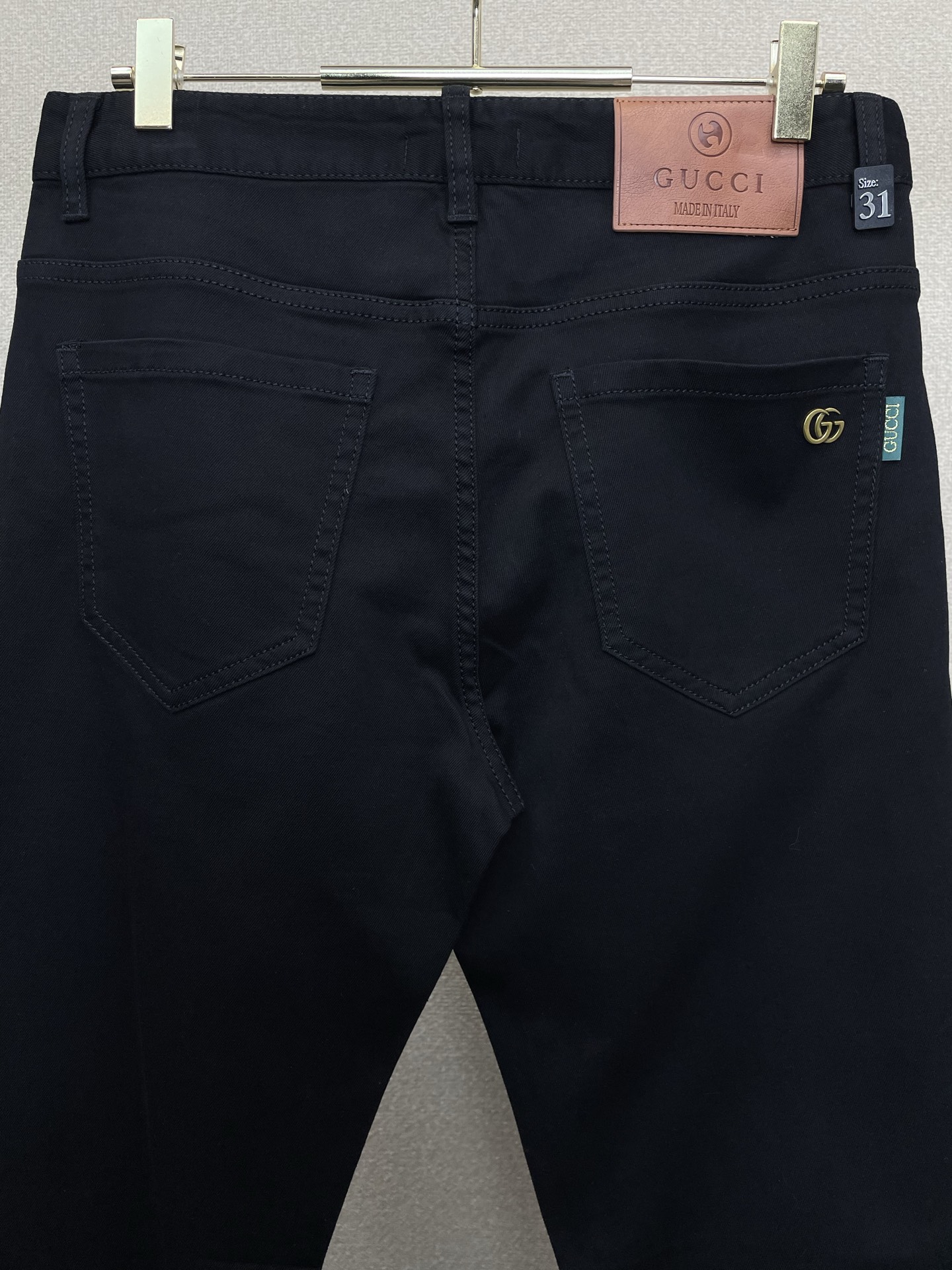 。Gucci古驰💥砸锅卖铁都要上的新款新款牛仔裤👖高端版本 专柜定制面料 透气舒适度高，细节无可挑剔，品