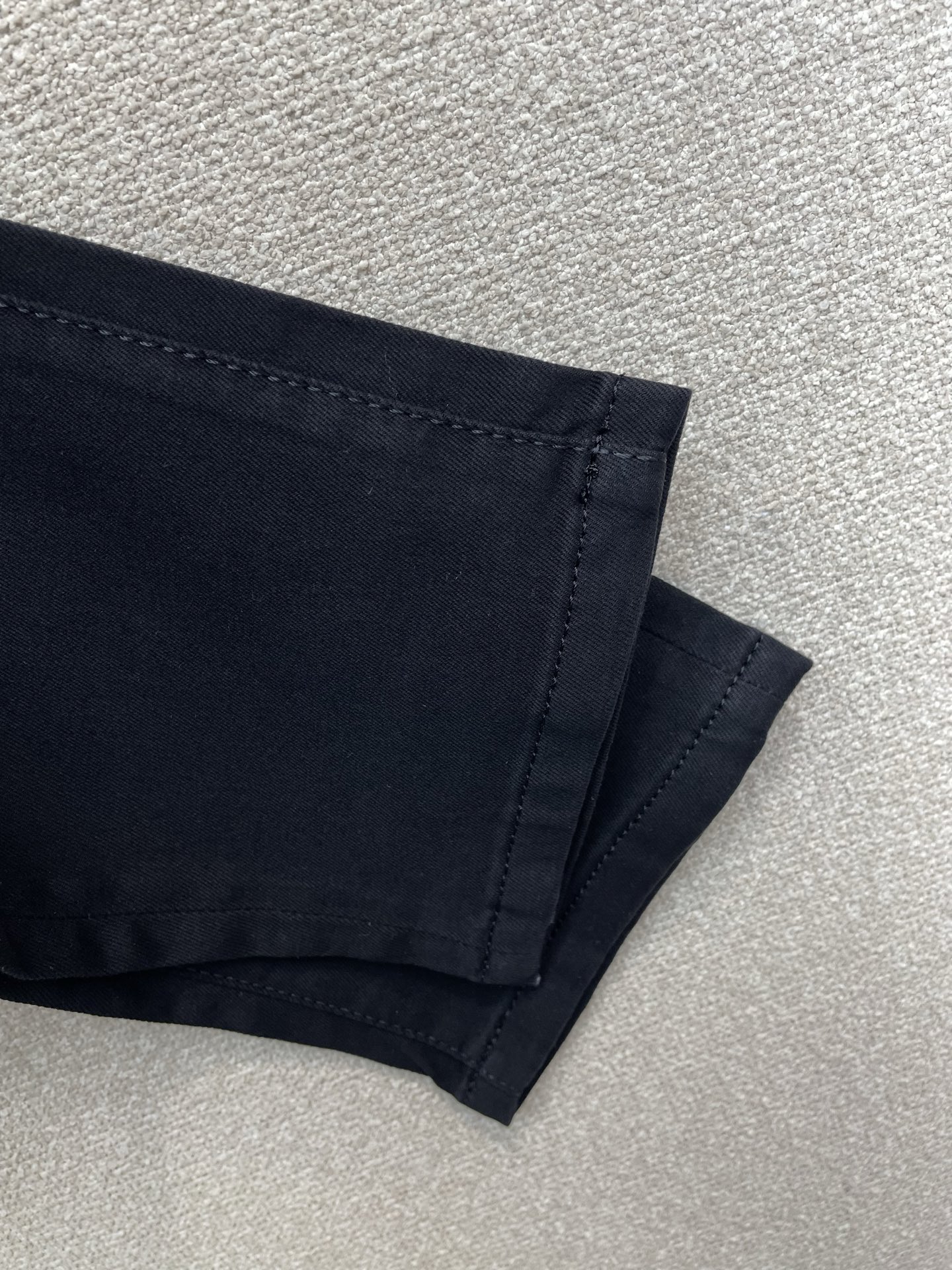 。Gucci古驰💥砸锅卖铁都要上的新款新款牛仔裤👖高端版本 专柜定制面料 透气舒适度高，细节无可挑剔，品