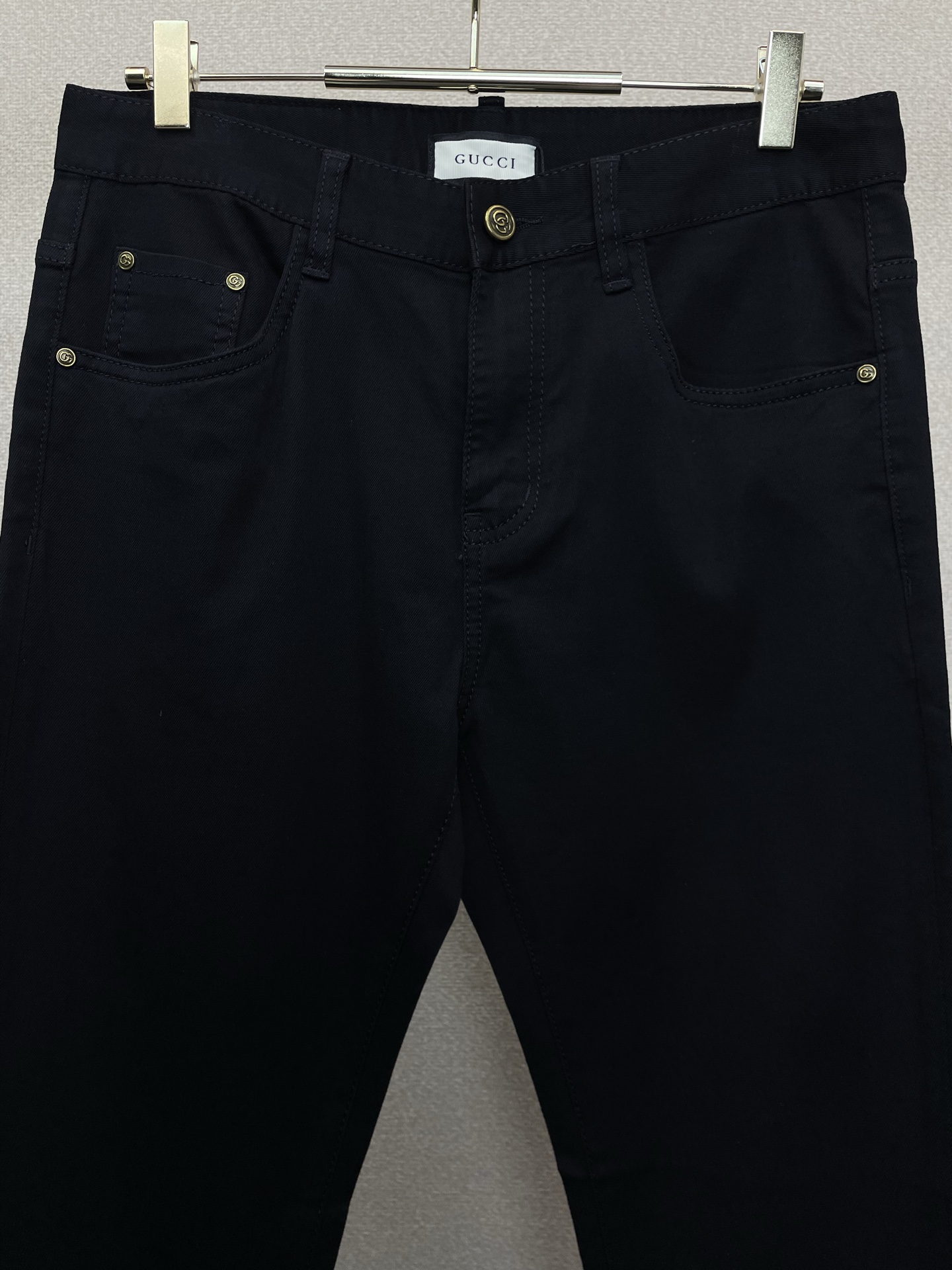 。Gucci古驰💥砸锅卖铁都要上的新款新款牛仔裤👖高端版本 专柜定制面料 透气舒适度高，细节无可挑剔，品