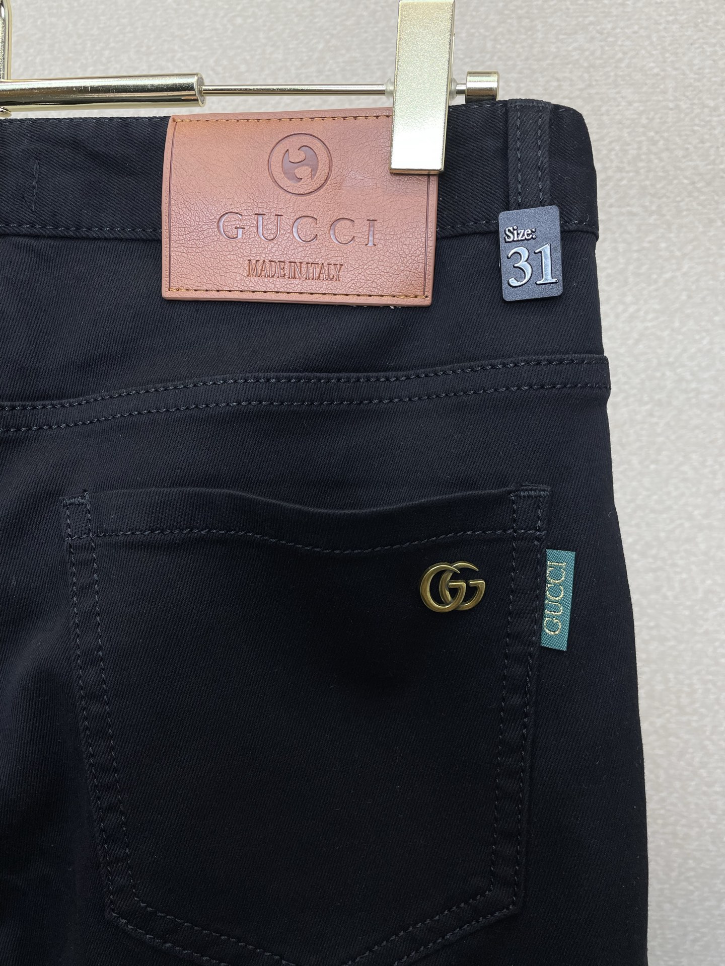 。Gucci古驰💥砸锅卖铁都要上的新款新款牛仔裤👖高端版本 专柜定制面料 透气舒适度高，细节无可挑剔，品