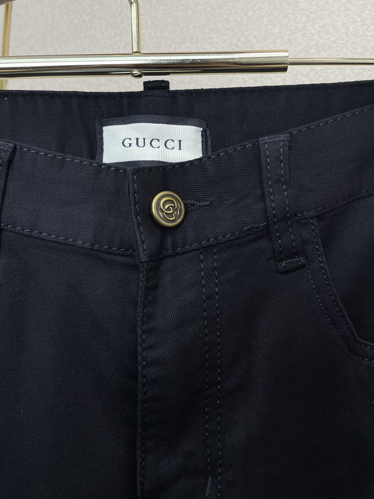 。Gucci古驰💥砸锅卖铁都要上的新款新款牛仔裤👖高端版本 专柜定制面料 透气舒适度高，细节无可挑剔，品