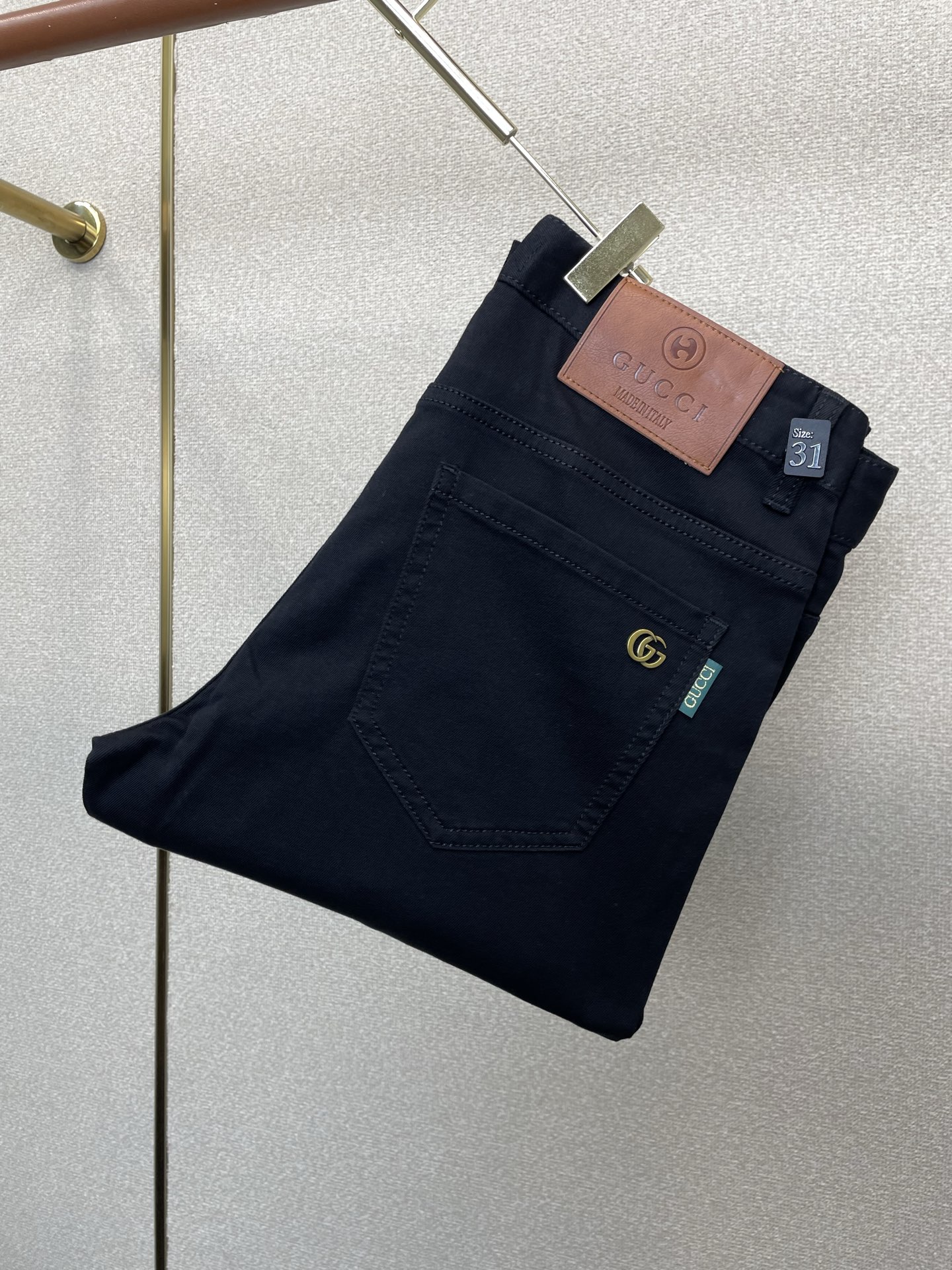 。Gucci古驰💥砸锅卖铁都要上的新款新款牛仔裤👖高端版本 专柜定制面料 透气舒适度高，细节无可挑剔，品