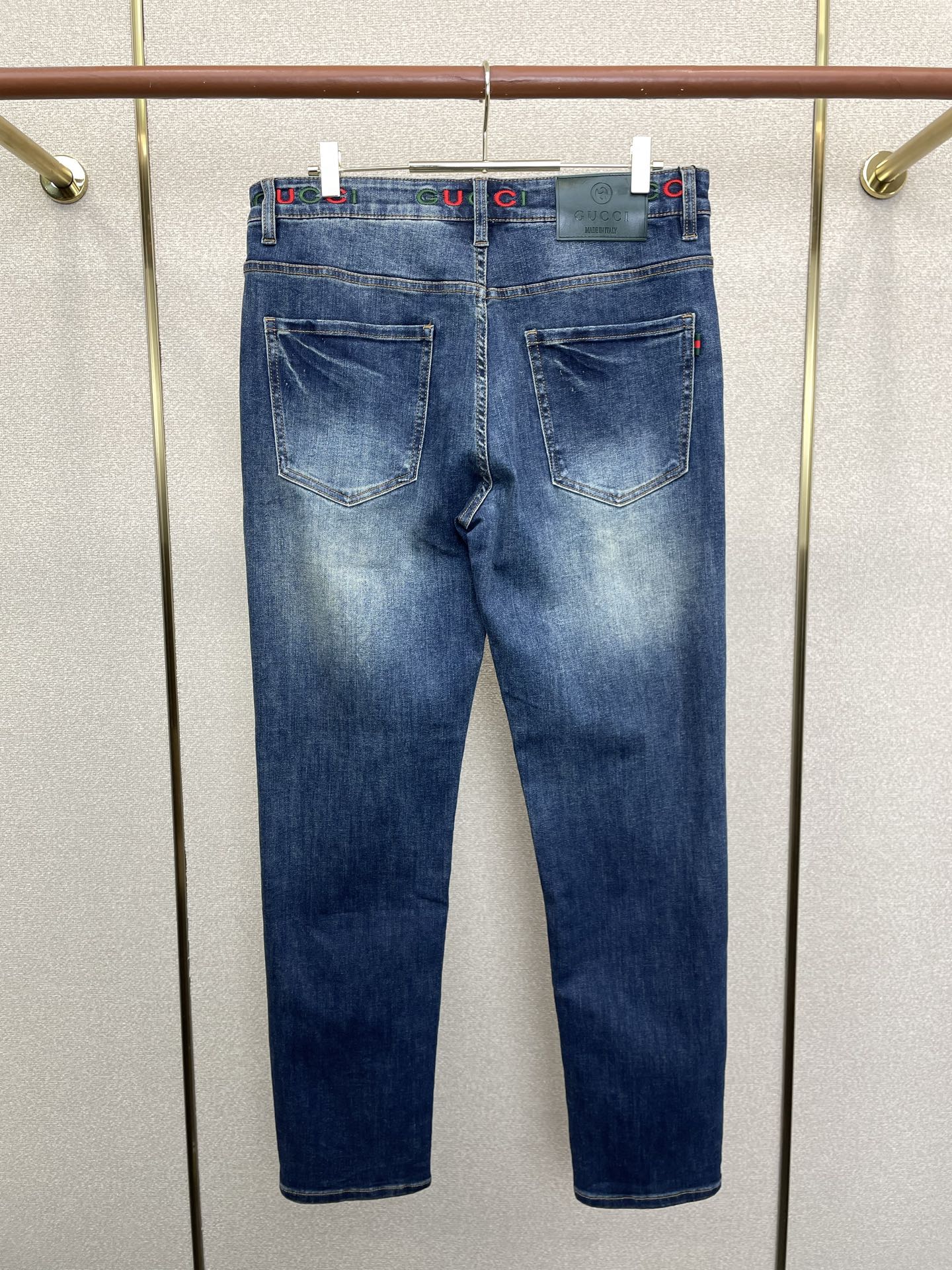 Gucci古驰💥砸锅卖铁都要上的新款新款牛仔裤👖高端版本 专柜定制面料 透气舒适度高，细节无可挑剔，品牌