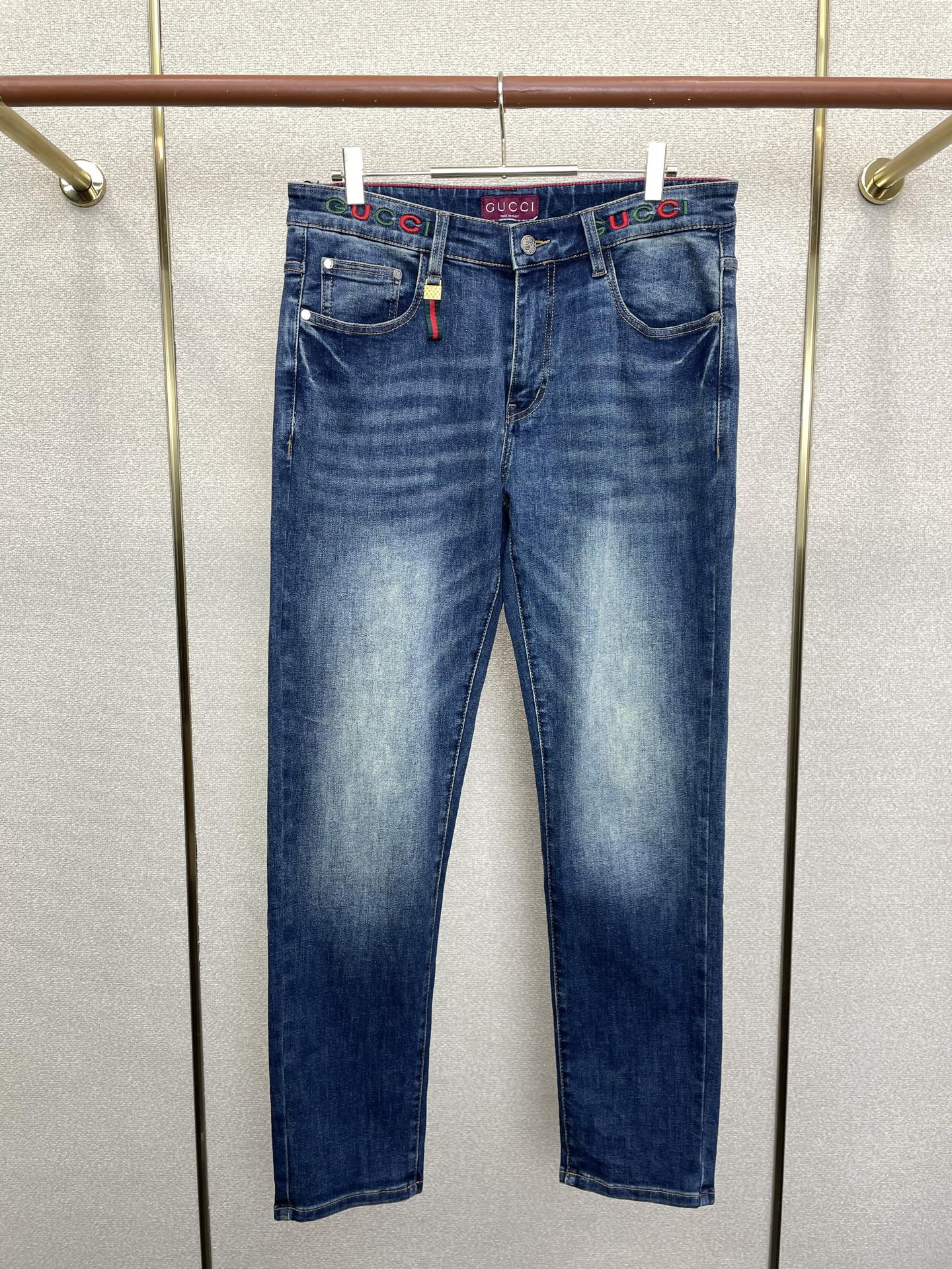 Gucci古驰💥砸锅卖铁都要上的新款新款牛仔裤👖高端版本 专柜定制面料 透气舒适度高，细节无可挑剔，品牌