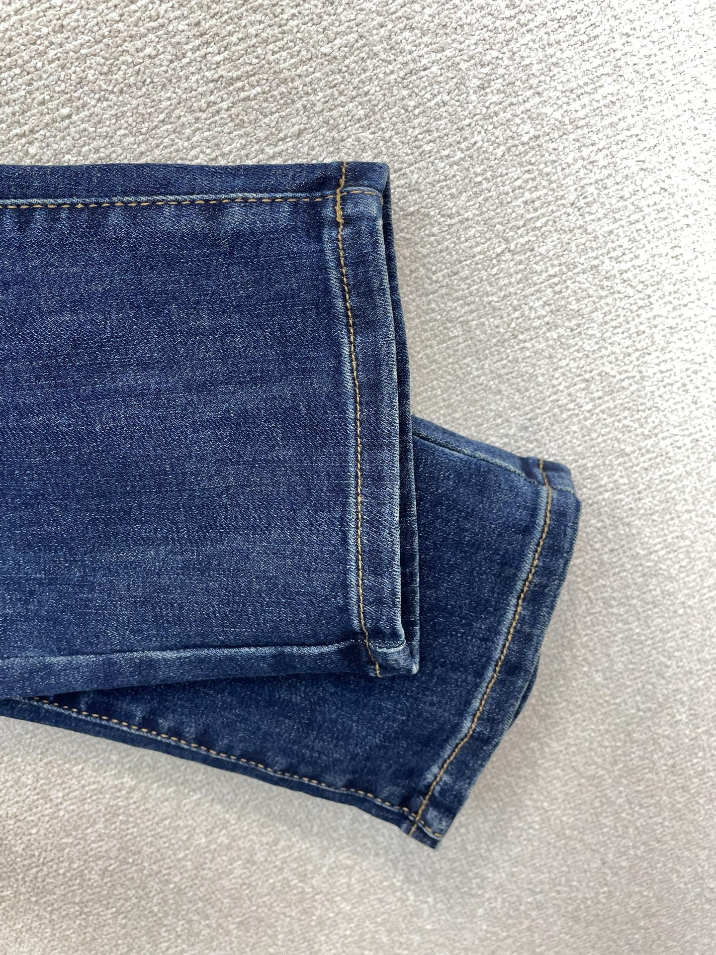 Gucci古驰💥砸锅卖铁都要上的新款新款牛仔裤👖高端版本 专柜定制面料 透气舒适度高，细节无可挑剔，品牌