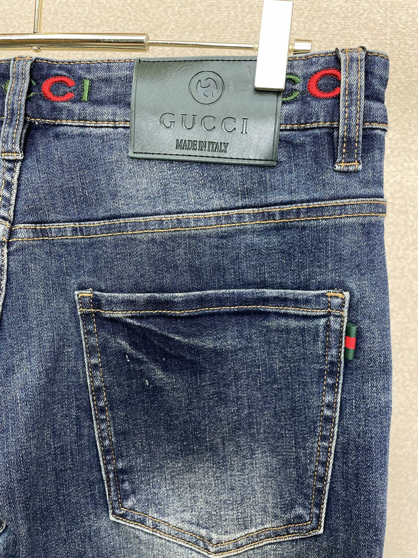 Gucci古驰💥砸锅卖铁都要上的新款新款牛仔裤👖高端版本 专柜定制面料 透气舒适度高，细节无可挑剔，品牌