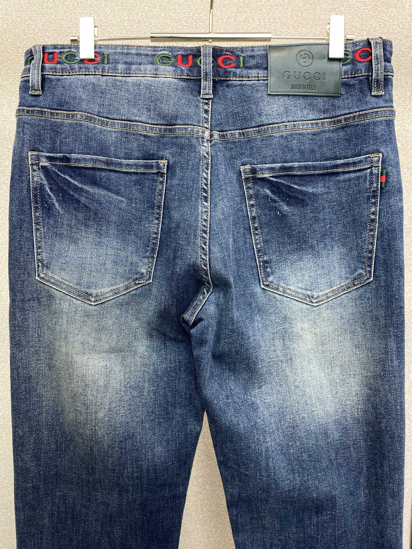 Gucci古驰💥砸锅卖铁都要上的新款新款牛仔裤👖高端版本 专柜定制面料 透气舒适度高，细节无可挑剔，品牌