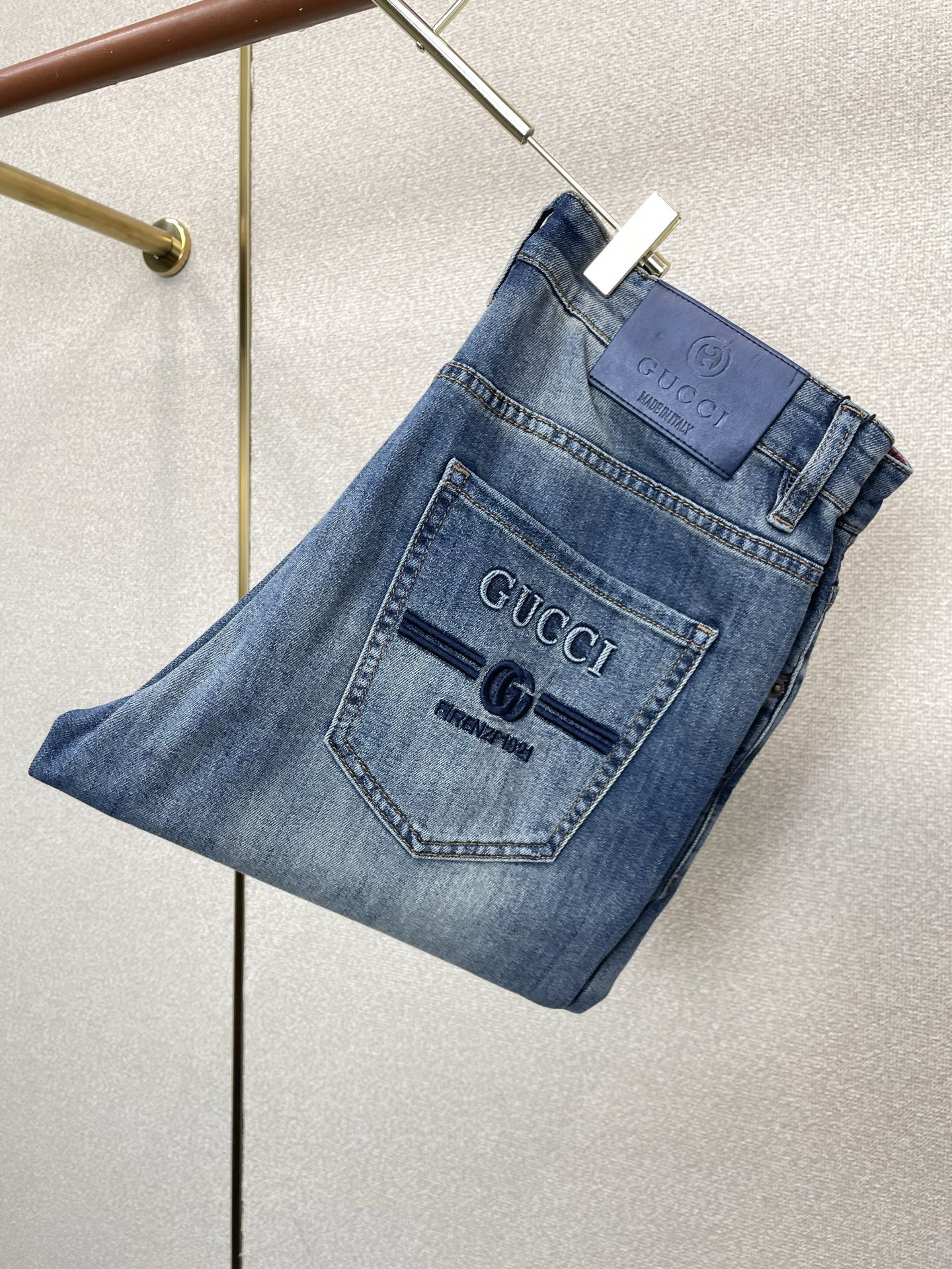Gucci古驰💥砸锅卖铁都要上的新款新款牛仔裤👖高端版本 专柜定制面料 透气舒适度高，细节无可挑剔，品牌