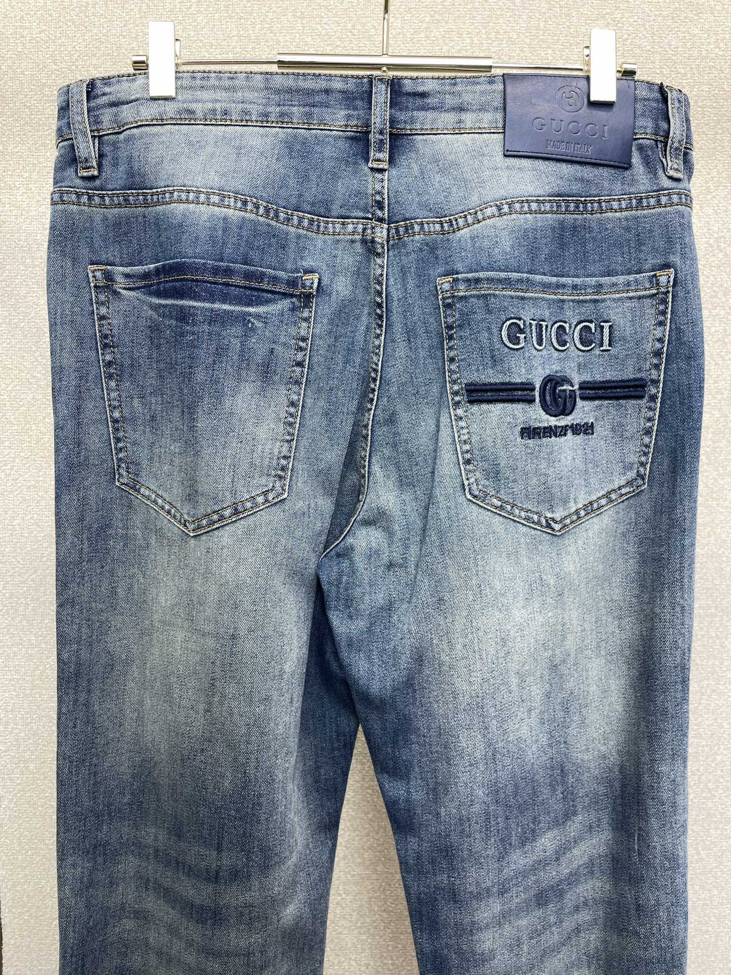 Gucci古驰💥砸锅卖铁都要上的新款新款牛仔裤👖高端版本 专柜定制面料 透气舒适度高，细节无可挑剔，品牌