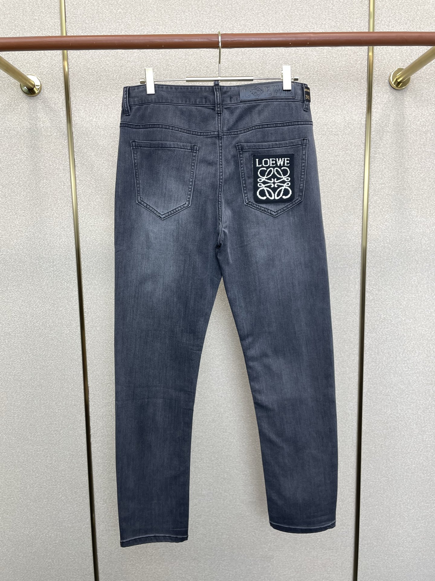 。LOEWE罗意威💥砸锅卖铁都要上的新款新款牛仔裤👖高端版本 专柜定制面料 透气舒适度高，细节无可挑剔，