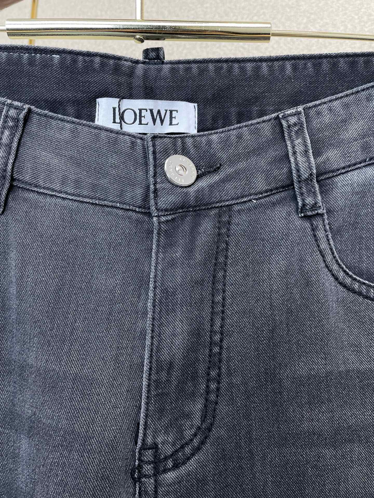 。LOEWE罗意威💥砸锅卖铁都要上的新款新款牛仔裤👖高端版本 专柜定制面料 透气舒适度高，细节无可挑剔，