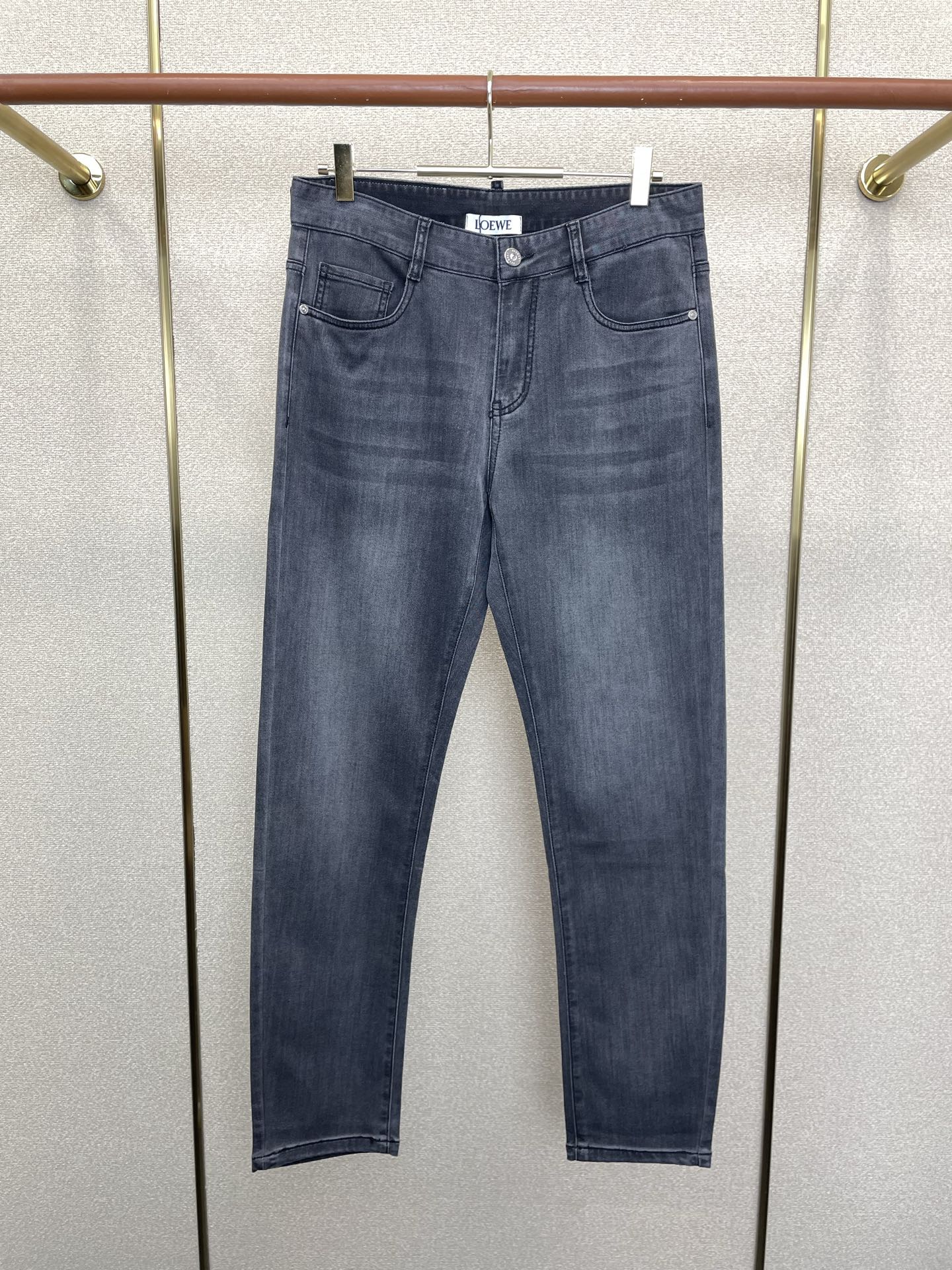 。LOEWE罗意威💥砸锅卖铁都要上的新款新款牛仔裤👖高端版本 专柜定制面料 透气舒适度高，细节无可挑剔，