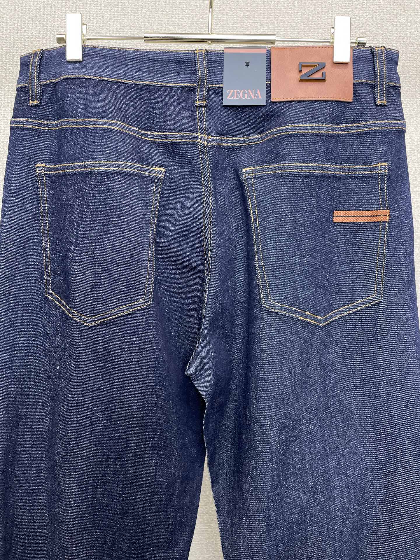 。ZEGNA杰尼亚💥砸锅卖铁都要上的新款新款牛仔裤👖高端版本 专柜定制面料 透气舒适度高，细节无可挑剔，