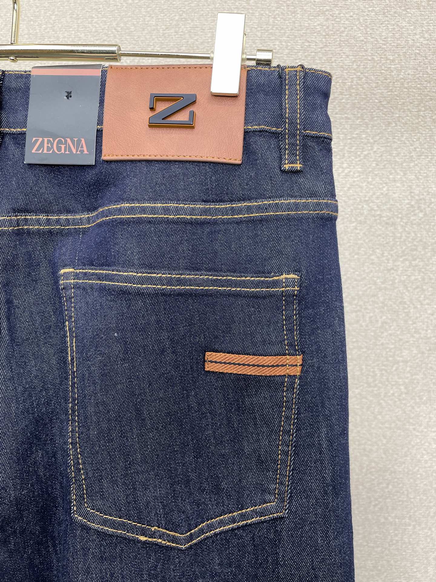。ZEGNA杰尼亚💥砸锅卖铁都要上的新款新款牛仔裤👖高端版本 专柜定制面料 透气舒适度高，细节无可挑剔，