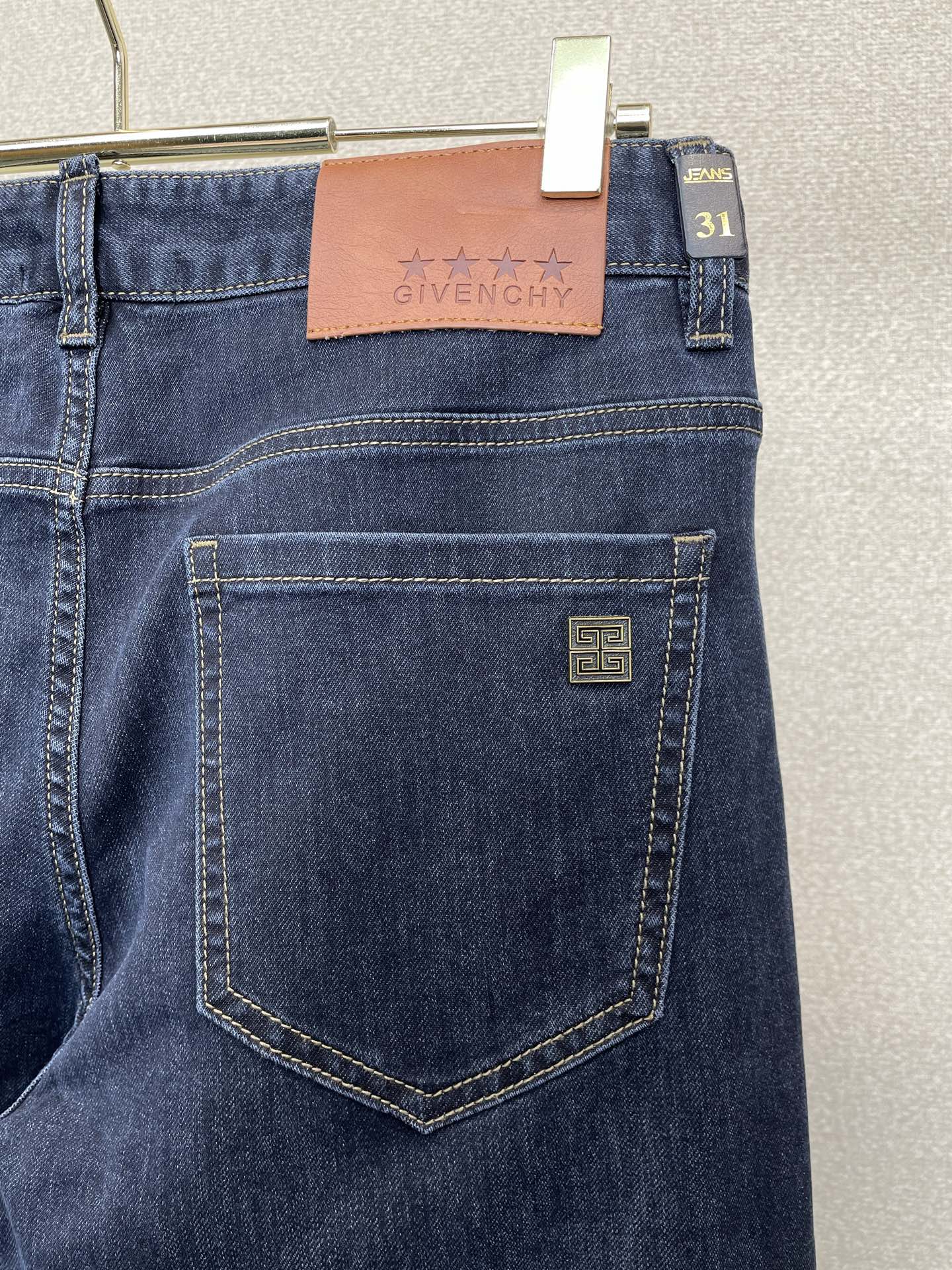 Givenchy纪梵希💥砸锅卖铁都要上的新款新款牛仔裤👖高端版本 专柜定制面料 透气舒适度高，细节无可挑