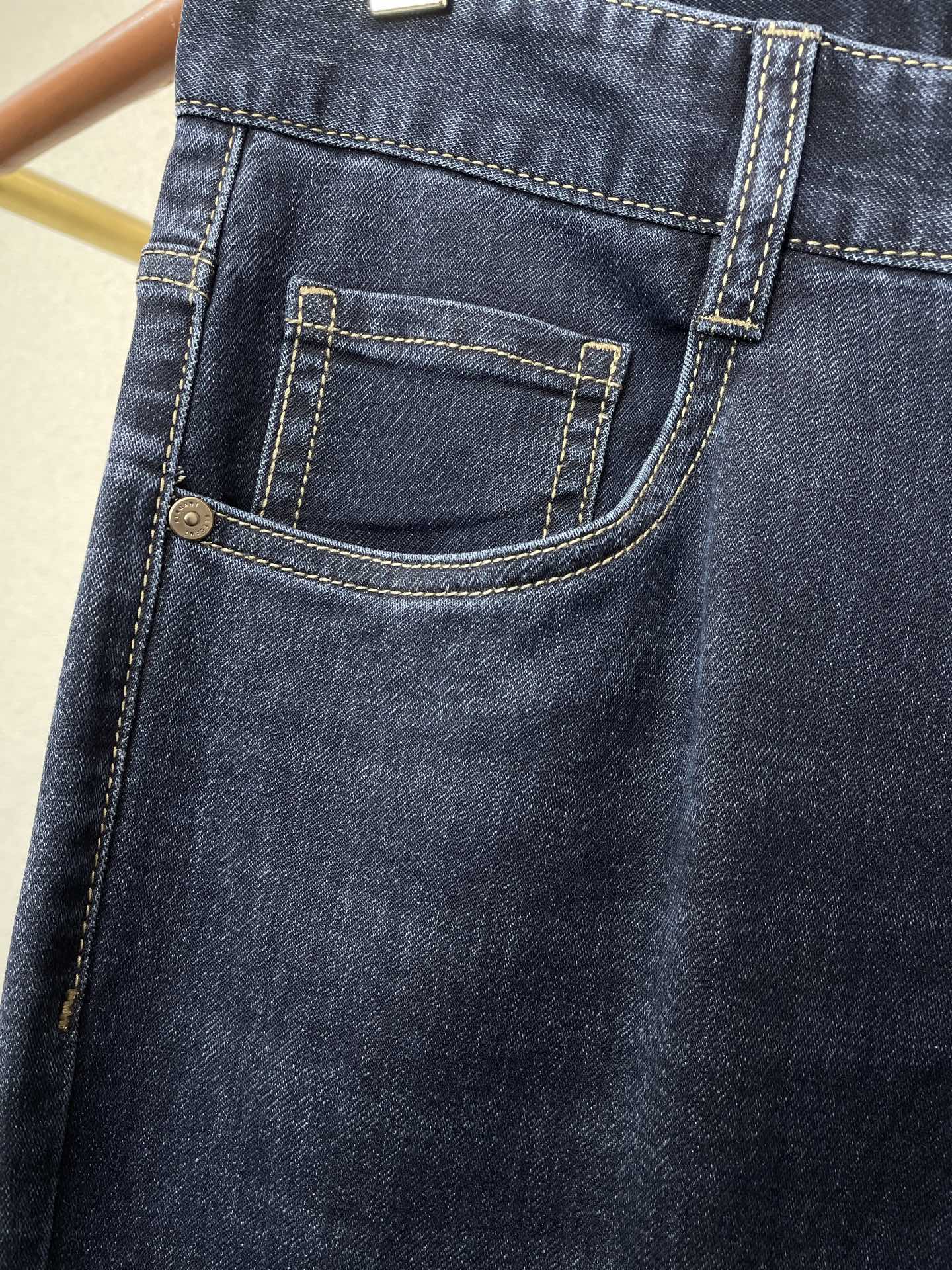 Givenchy纪梵希💥砸锅卖铁都要上的新款新款牛仔裤👖高端版本 专柜定制面料 透气舒适度高，细节无可挑