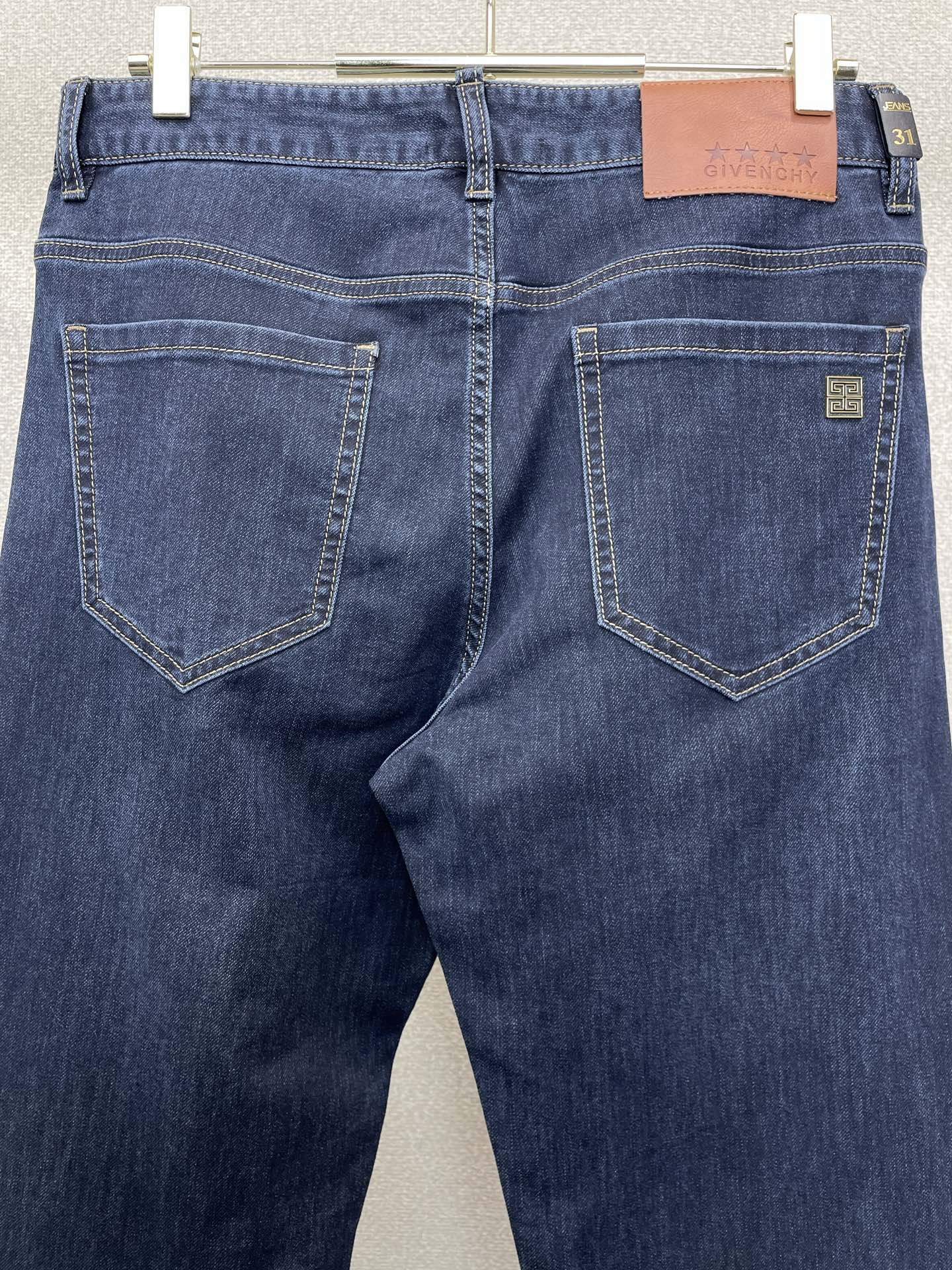 Givenchy纪梵希💥砸锅卖铁都要上的新款新款牛仔裤👖高端版本 专柜定制面料 透气舒适度高，细节无可挑