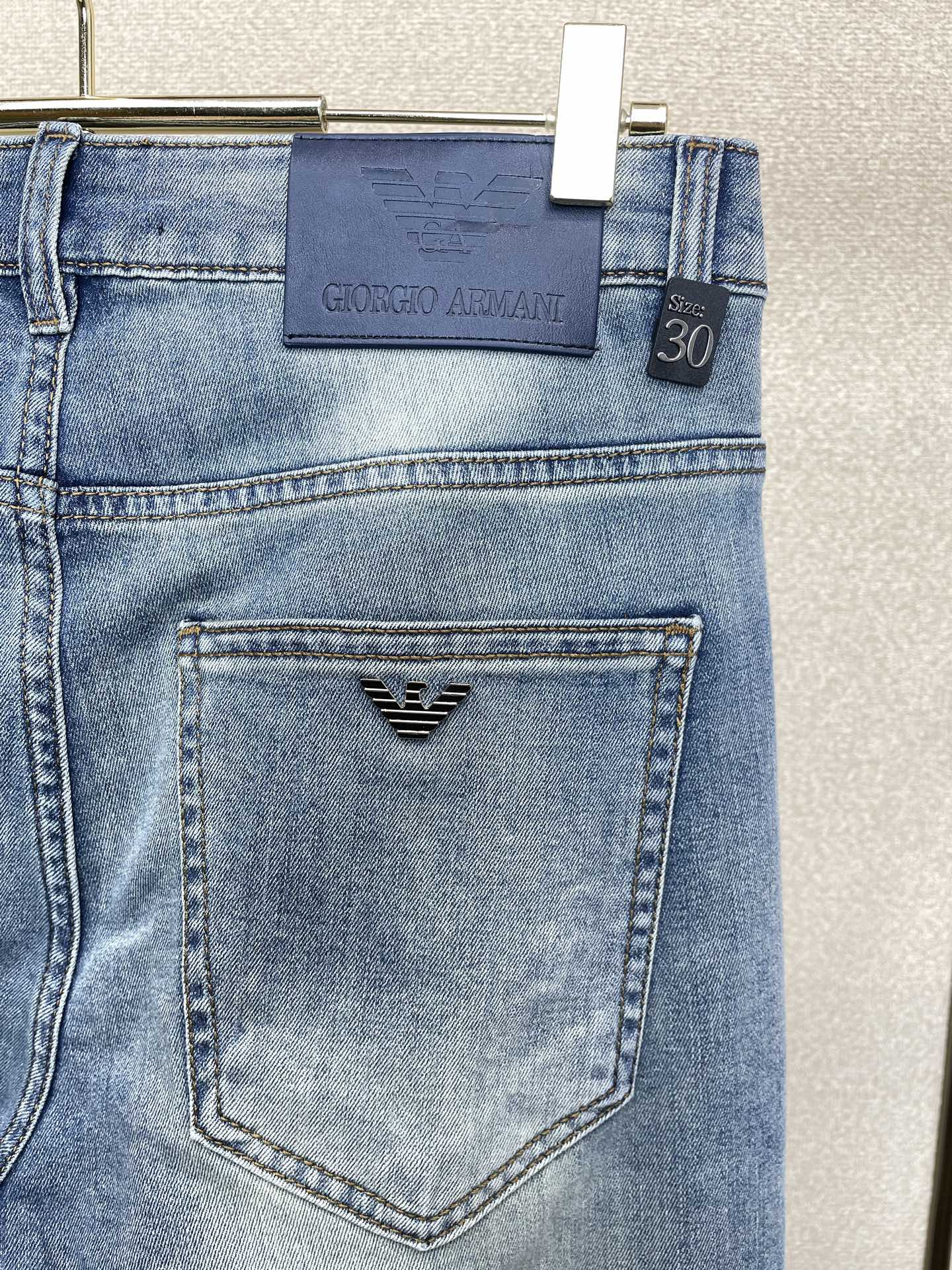 。Armani阿玛尼💥砸锅卖铁都要上的新款新款牛仔裤👖高端版本 专柜定制面料 透气舒适度高，细节无可挑剔