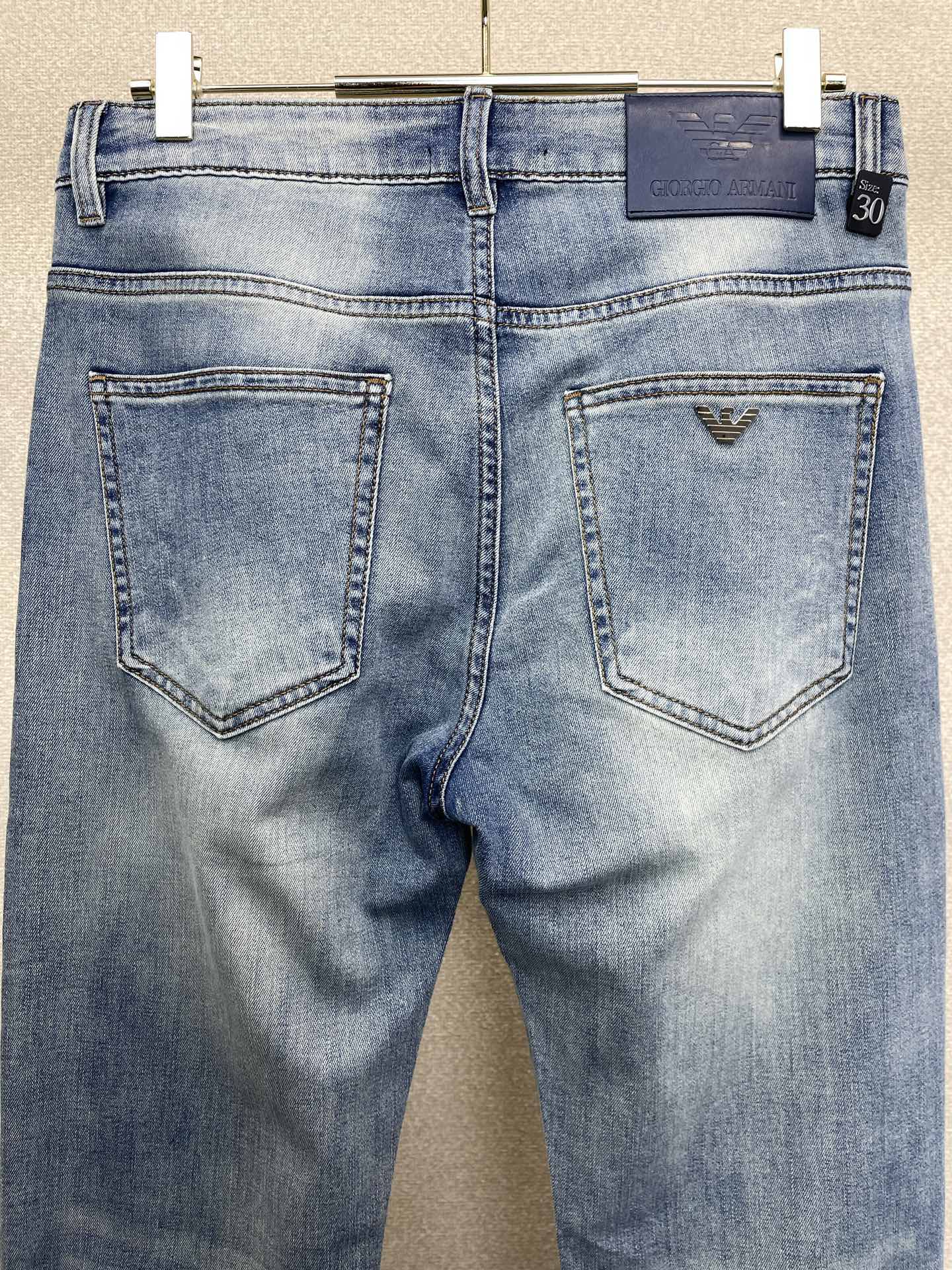 。Armani阿玛尼💥砸锅卖铁都要上的新款新款牛仔裤👖高端版本 专柜定制面料 透气舒适度高，细节无可挑剔