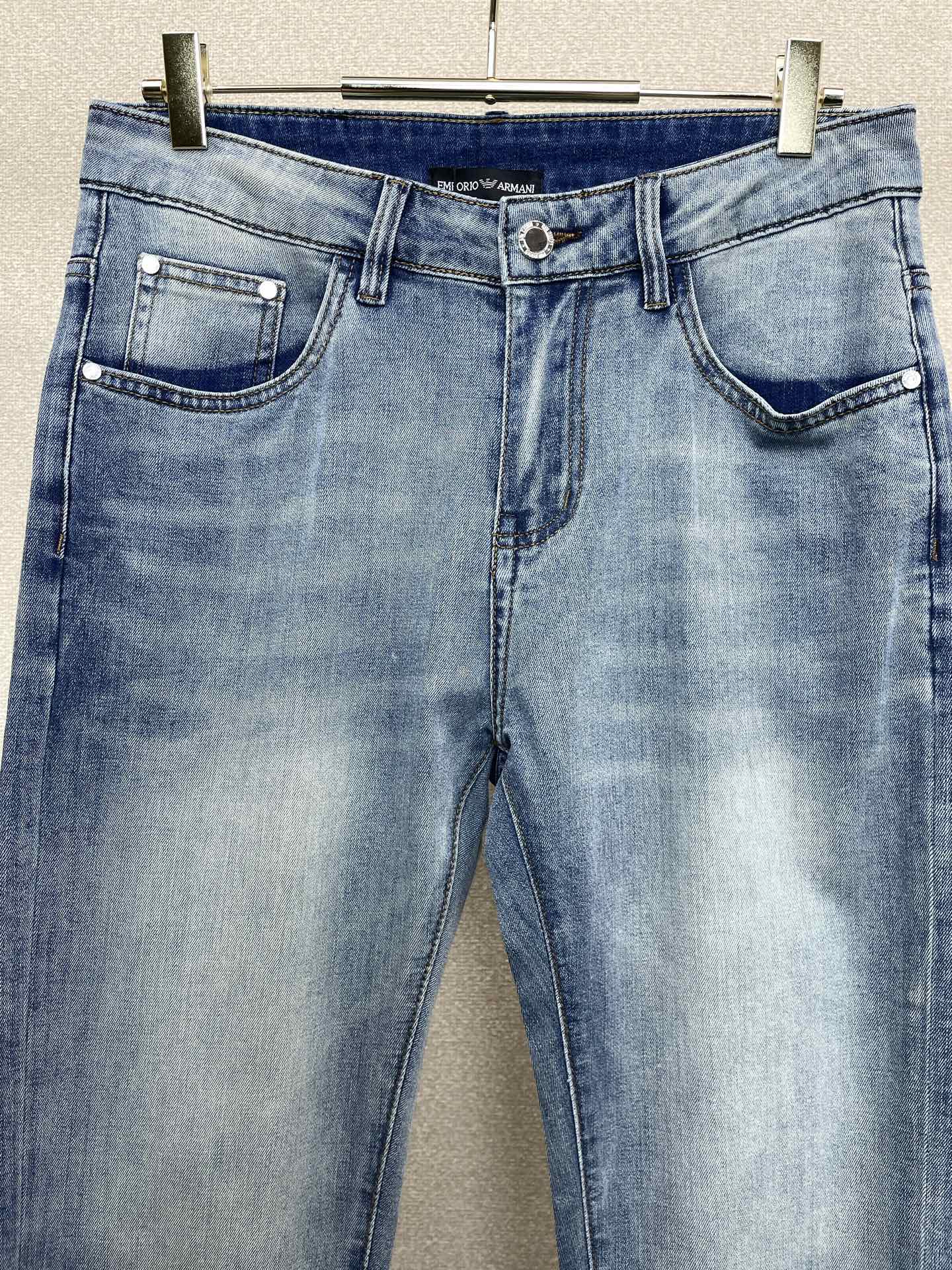 。Armani阿玛尼💥砸锅卖铁都要上的新款新款牛仔裤👖高端版本 专柜定制面料 透气舒适度高，细节无可挑剔