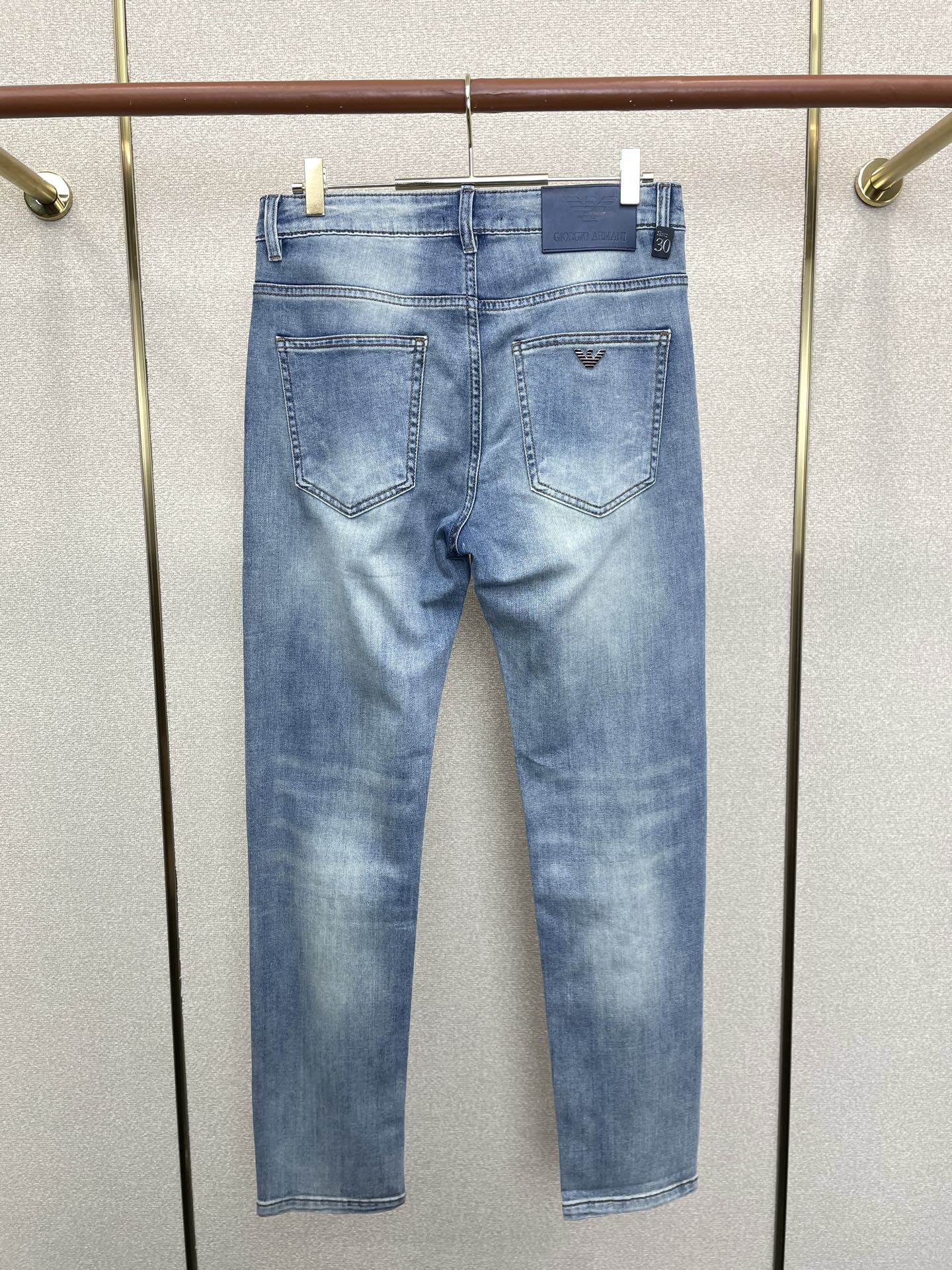 。Armani阿玛尼💥砸锅卖铁都要上的新款新款牛仔裤👖高端版本 专柜定制面料 透气舒适度高，细节无可挑剔