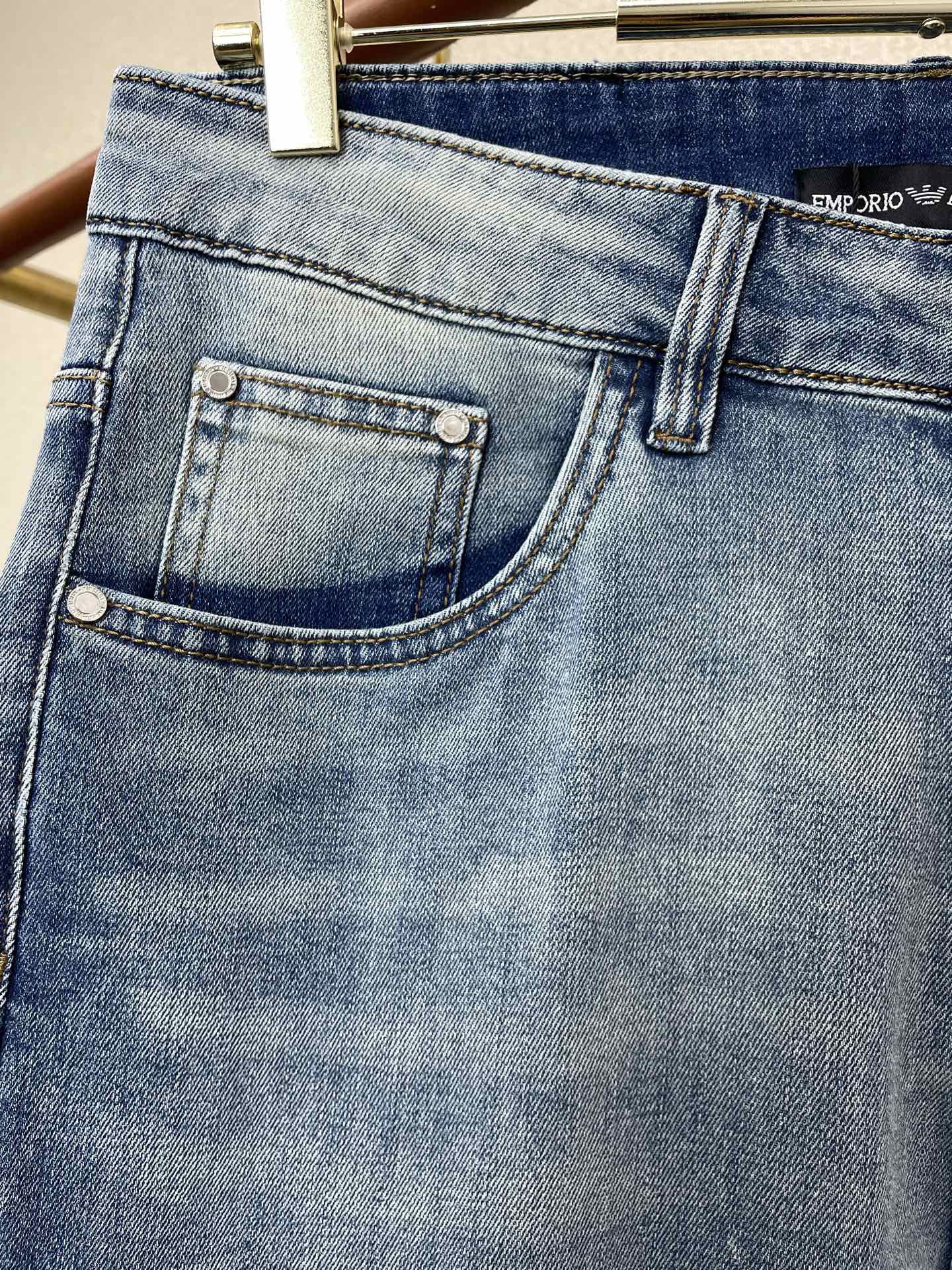 。Armani阿玛尼💥砸锅卖铁都要上的新款新款牛仔裤👖高端版本 专柜定制面料 透气舒适度高，细节无可挑剔
