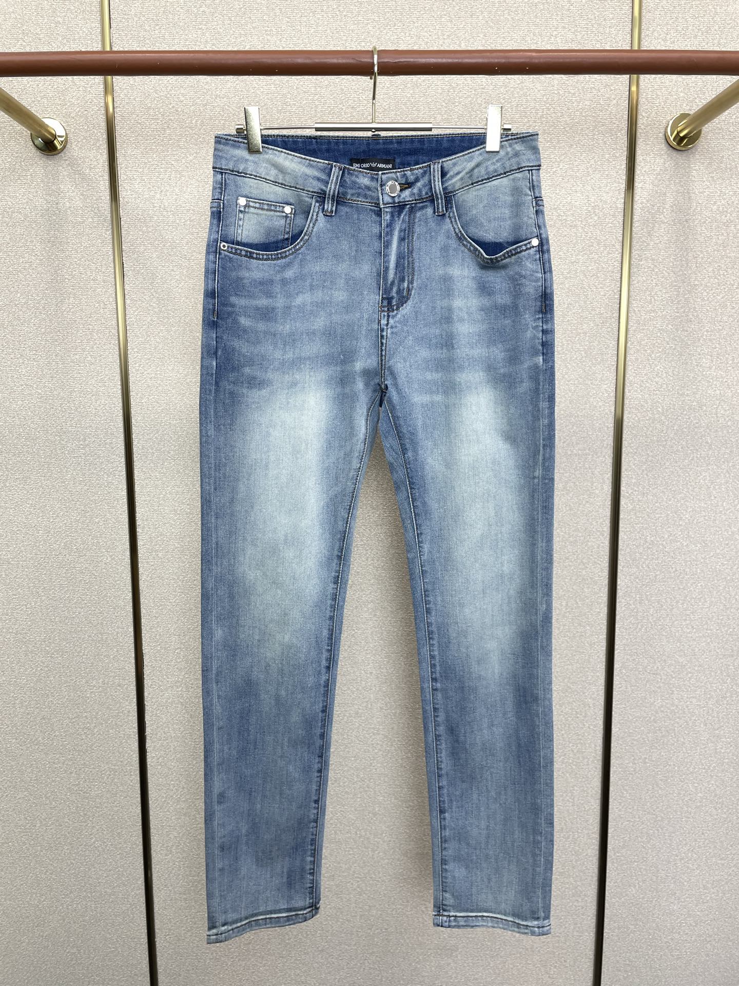。Armani阿玛尼💥砸锅卖铁都要上的新款新款牛仔裤👖高端版本 专柜定制面料 透气舒适度高，细节无可挑剔