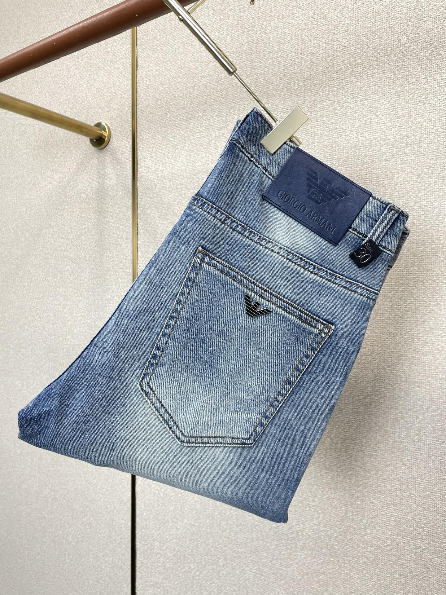 。Armani阿玛尼💥砸锅卖铁都要上的新款新款牛仔裤👖高端版本 专柜定制面料 透气舒适度高，细节无可挑剔