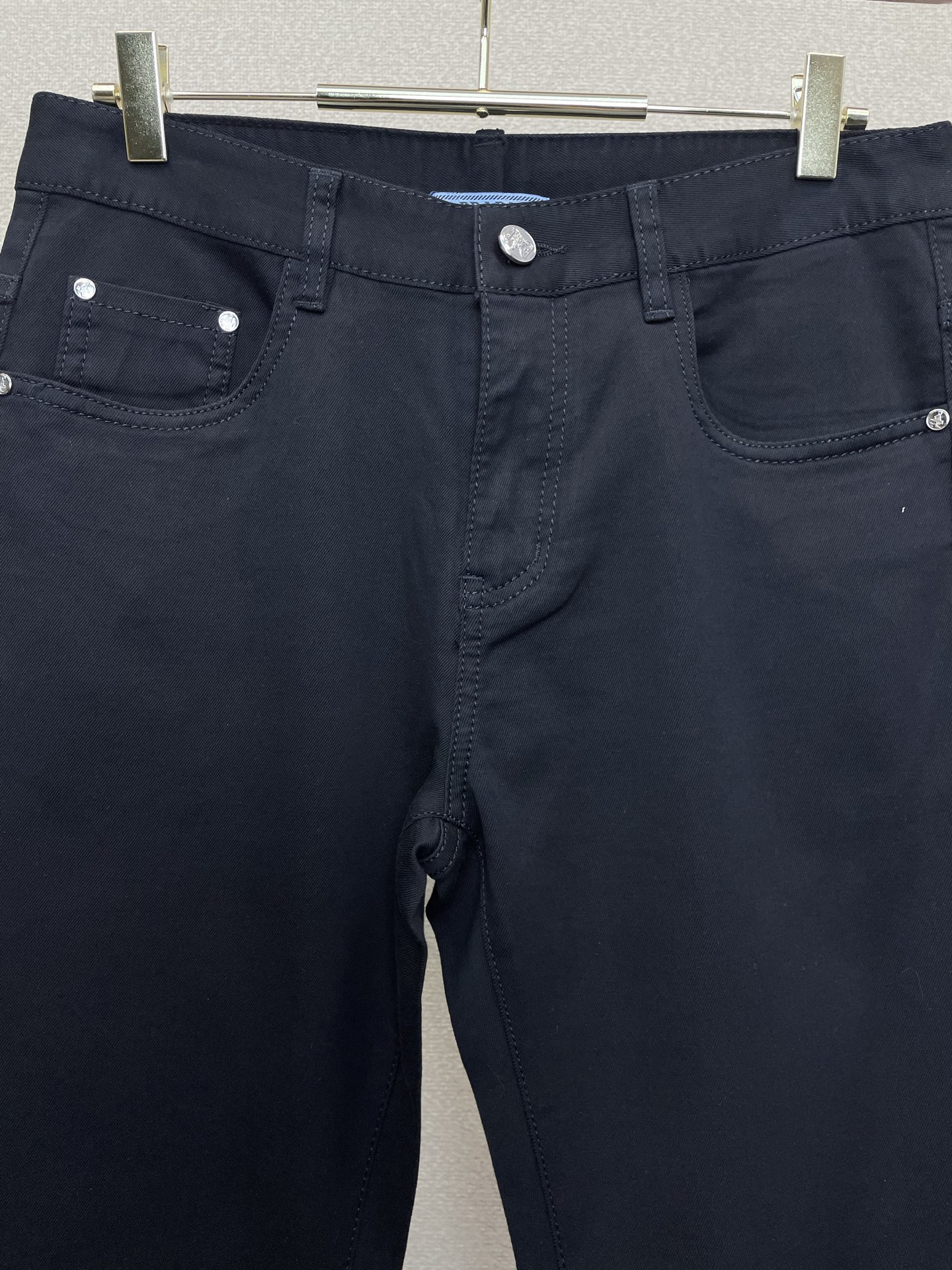 Prada普拉达💥砸锅卖铁都要上的新款新款牛仔裤👖高端版本 专柜定制面料 透气舒适度高，细节无可挑剔，品
