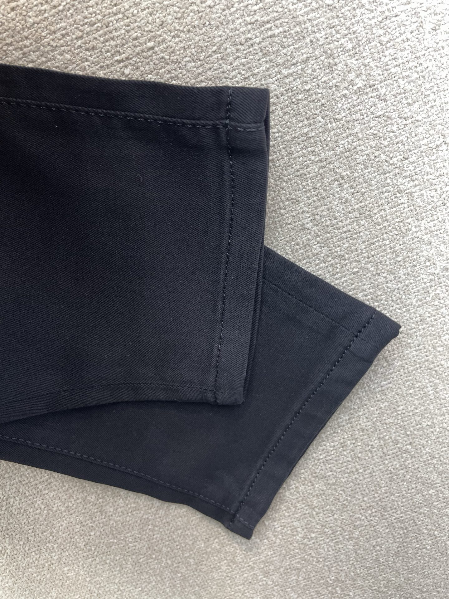 Prada普拉达💥砸锅卖铁都要上的新款新款牛仔裤👖高端版本 专柜定制面料 透气舒适度高，细节无可挑剔，品