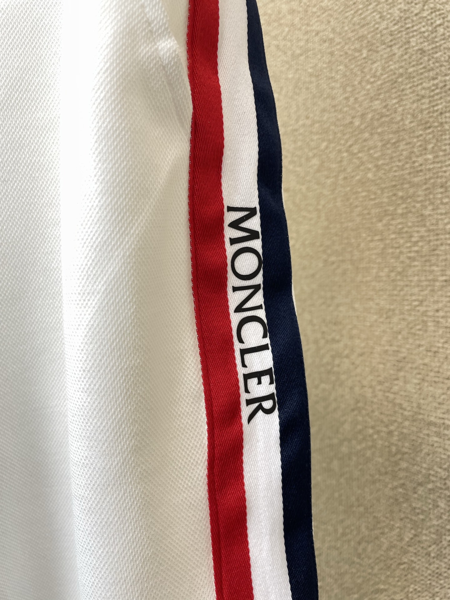 Moncler蒙口💥砸锅卖铁都要上的新款新款休闲短裤 高端版本！专柜定制面料 透气舒适度高，细节无可挑剔