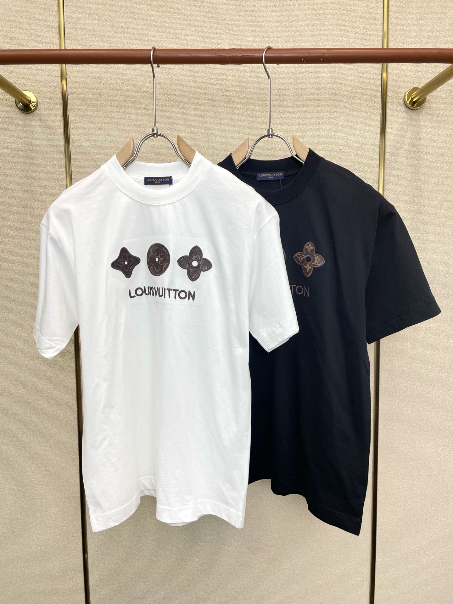 Louis Vuitton路易威登💥砸锅卖铁都要上的新款新款原单男士休闲短袖 高端定制 高端版本 时尚百