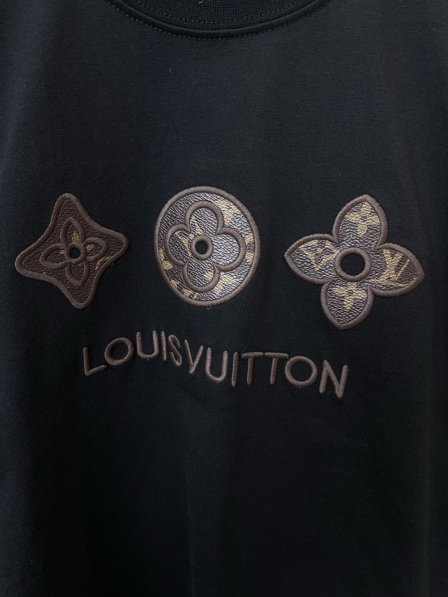 Louis Vuitton路易威登💥砸锅卖铁都要上的新款新款原单男士休闲短袖 高端定制 高端版本 时尚百