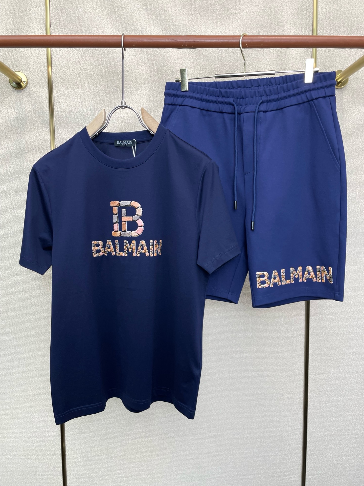 NO:916785,Short-sleeved and short-sleeved P.BALMAIN is a must-have new counter suit with the same style, breathable, comfortable and casual!  Full of high-end feel!  The details are exquisite and high-end, and the workmanship is impeccable!  The original high-end fabric is very high-end!  The fabric is soft, delicate and comfortable, moisture-absorbent, quick-drying and breathable, neat and stylish. Size M-3XL, balmain, balmain, shorts, T-shirt,19860909短袖、短裤P.BALMAIN巴尔曼砸锅卖铁都要上的新款新款专柜同款套装,透气舒适休闲！高级感满满！细节精致高档,做工无可挑剔！原版高端面料很显高级！面料柔软细腻舒适 吸湿速干透气,利落有型.码数M-3XL,,balmain,balmain,shorts,T-shirt,,Men's clothing