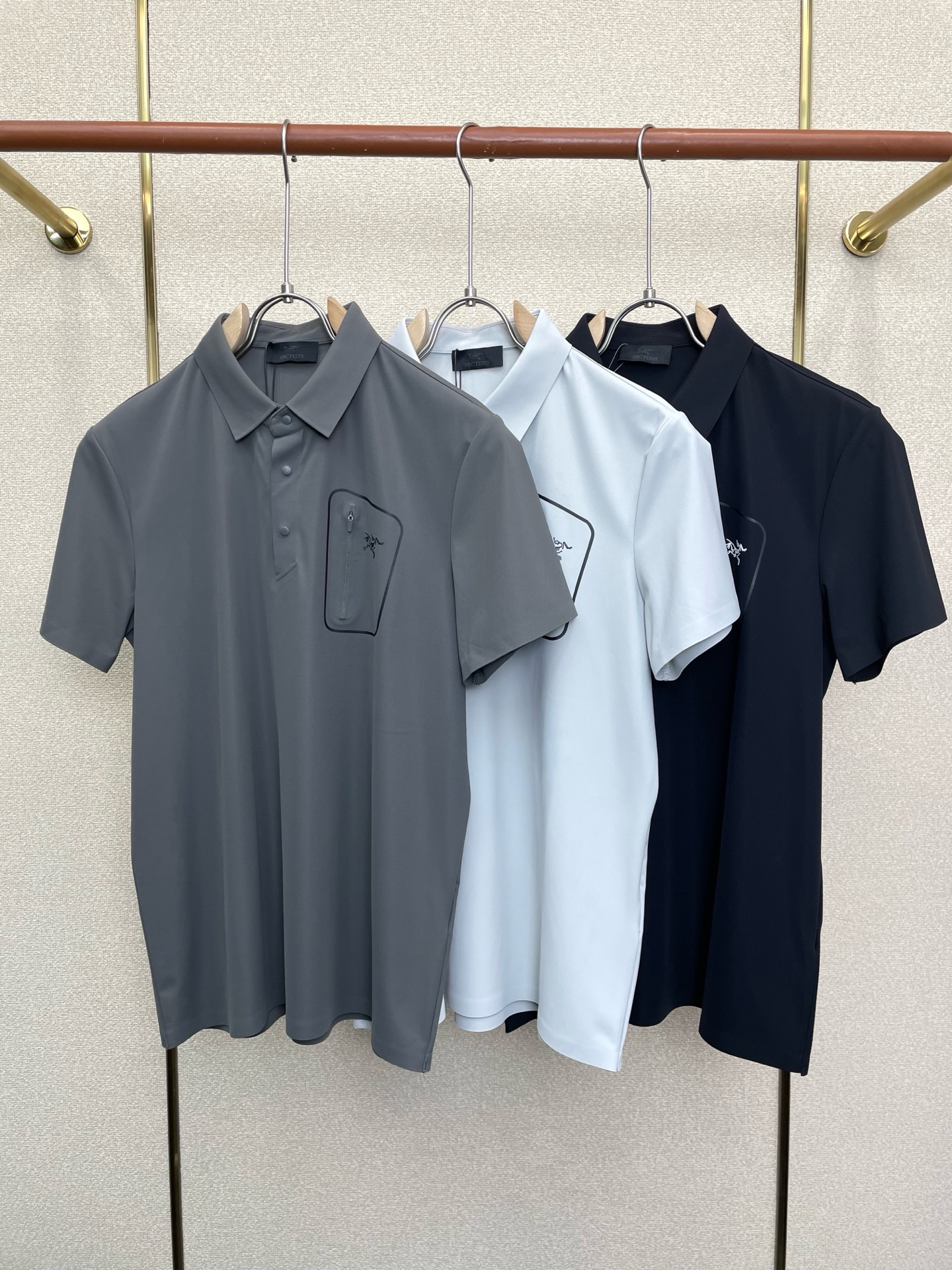 NO:916792,.Arc’teryx is a must-have new model with original men’s casual short sleeves. High-end customization. High-end version. Fashionable and versatile imported fabrics. Super soft and delicate feel. Skin-friendly and comfortable to wear. High-end boutique. The upper body is exquisitely made by the factory. A must-have item for men. Three complete standards. Size M-4XL, arc’teryx, T-shirt,19860909.Arc’teryx始祖鸟砸锅卖铁都要上的新款新款原单男士休闲短袖 高端定制 高端版本 时尚百搭爆款进口面料 手感超柔软细腻 穿着亲肤舒适 高端精品 代工厂精细做上身非常赞 男士必备单品 三标齐全 码数M-4XL,arc'teryx,T-shirt,,Men's clothing