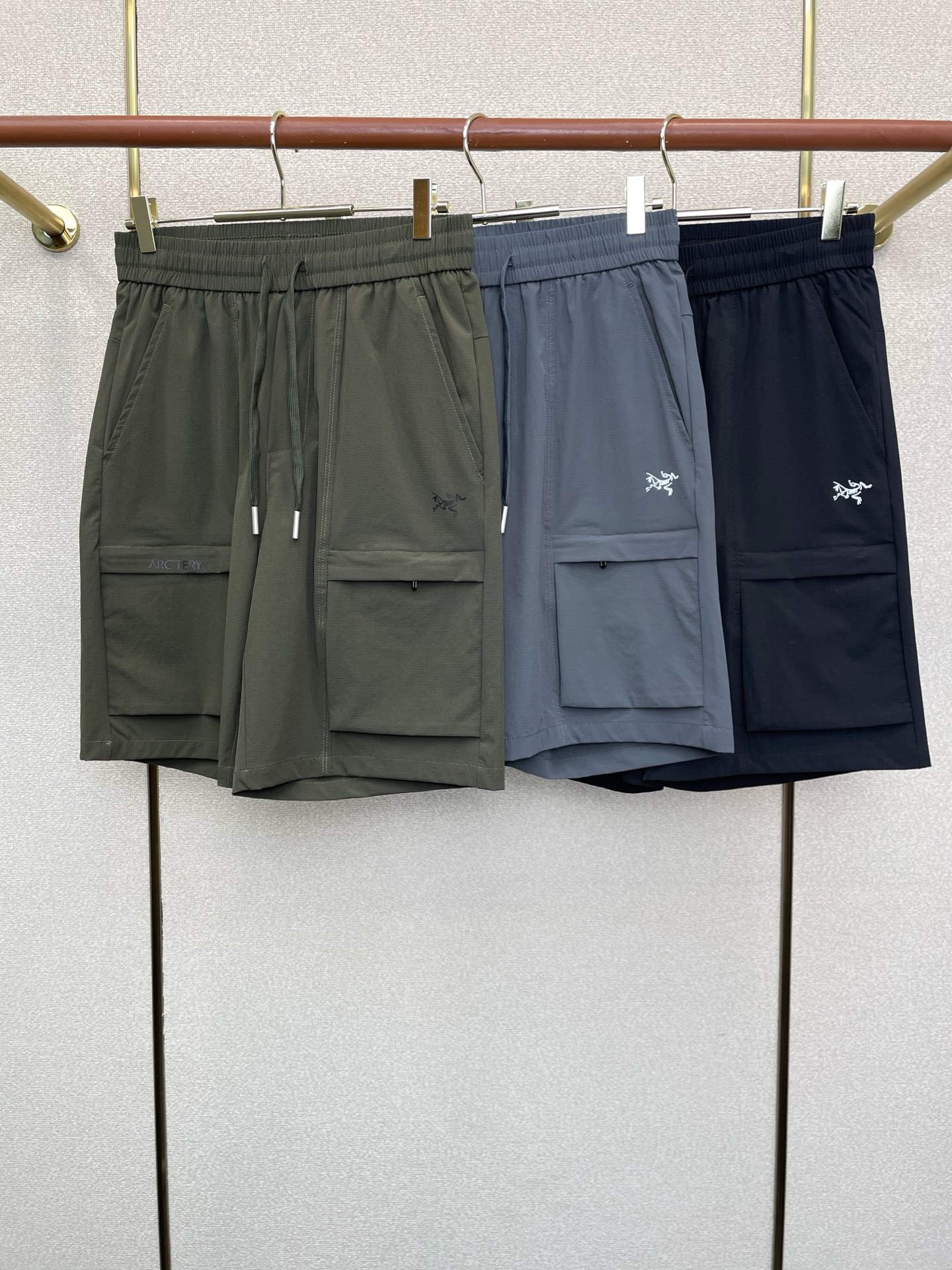 NO:916783,.Arc’teryx’s new and popular men’s casual shorts are high-end customized, high-end version, fashionable and versatile imported fabrics, super soft and delicate to the touch, skin-friendly and comfortable to wear, high-end boutique, factory-made fine upper body is very good, men’s must-have items, complete with three standards, size M-4XL, arc’teryx, shorts,19860909.Arc’teryx始祖鸟砸锅卖铁都要上的新款新款原单男士休闲短裤 高端定制 高端版本 时尚百搭爆款进口面料 手感超柔软细腻 穿着亲肤舒适 高端精品 代工厂精细做上身非常赞 男士必备单品 三标齐全 码数M-4XL,arc'teryx,shorts,,Men's clothing