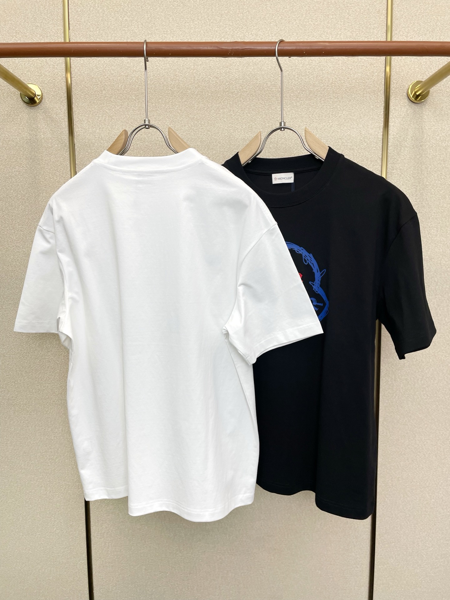 。Moncler蒙口💥砸锅卖铁都要上的新款新款原单男士休闲短袖 高端定制 高端版本 时尚百搭爆款⚠️⚠️